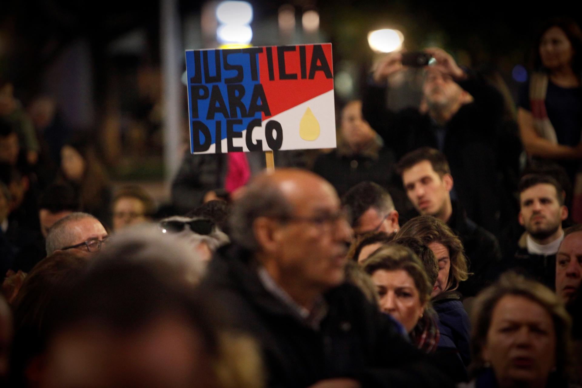 Imagen de archivo de una protesta en el Obelisco de A Coruña para exigir "justicia" por la muerte de Diego Bello, el coruñés de 32 años abatido por la policía filipina el 8 de enero de 2020, y denunciar las "prácticas antidemocráticas" de Filipinas. EFE/ Cabalar