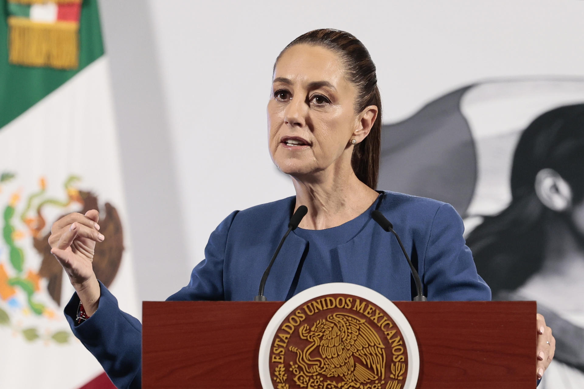 La presidenta de México, Claudia Sheinbaum, habla durante su conferencia de prensa matutina este miércoles, en el Palacio Nacional de la Ciudad de México (México). EFE/ José Méndez