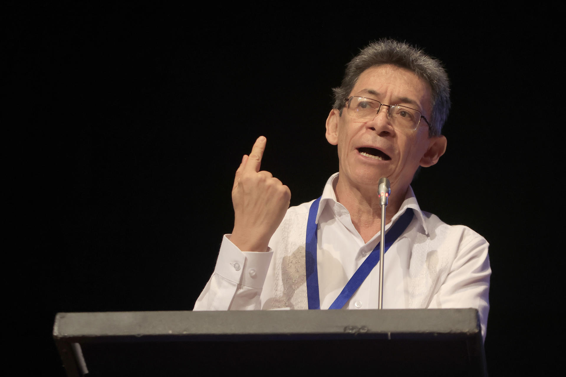 El viceministro de Salud de Colombia, Jaime Urrego, habla durante una sesión plenaria inaugural de la Segunda Conferencia Mundial sobre Contaminación Atmosférica y Salud este martes, en Cartagena (Colombia). EFE/ Ricardo Maldonado Rozo