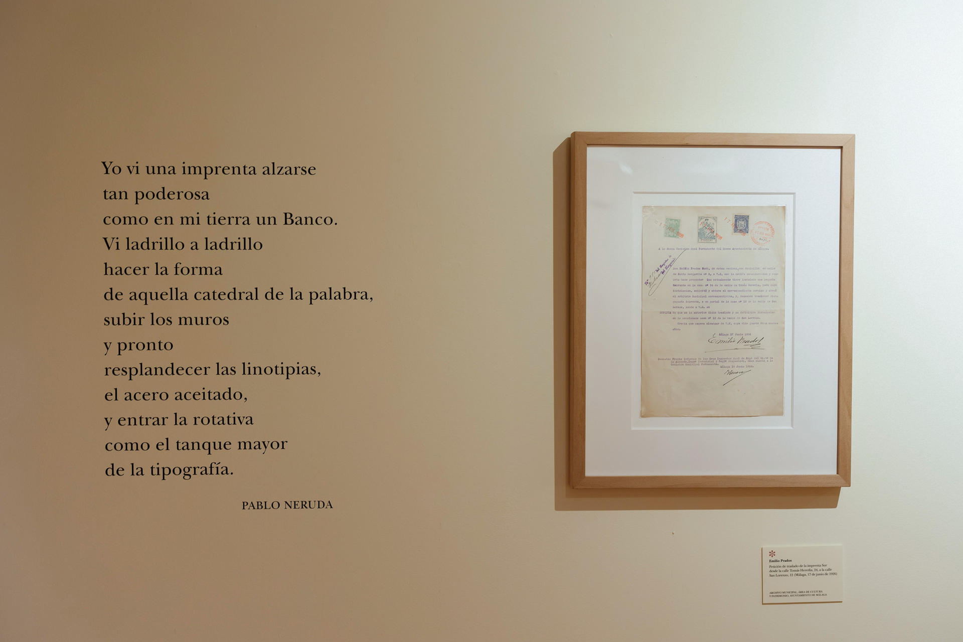 Parte de la exposición 'Imprenta Sur', la imprenta que editó los primeros poemarios de algunos de los grandes nombres de la Generación del 27 y que mantiene su plenitud al cumplir los cien años, porque aún sigue alumbrando versos, como atestigua esta muestra que se inaugura este jueves en el Centro Cultural María Victoria Atencia de Málaga. EFE/Carlos Díaz