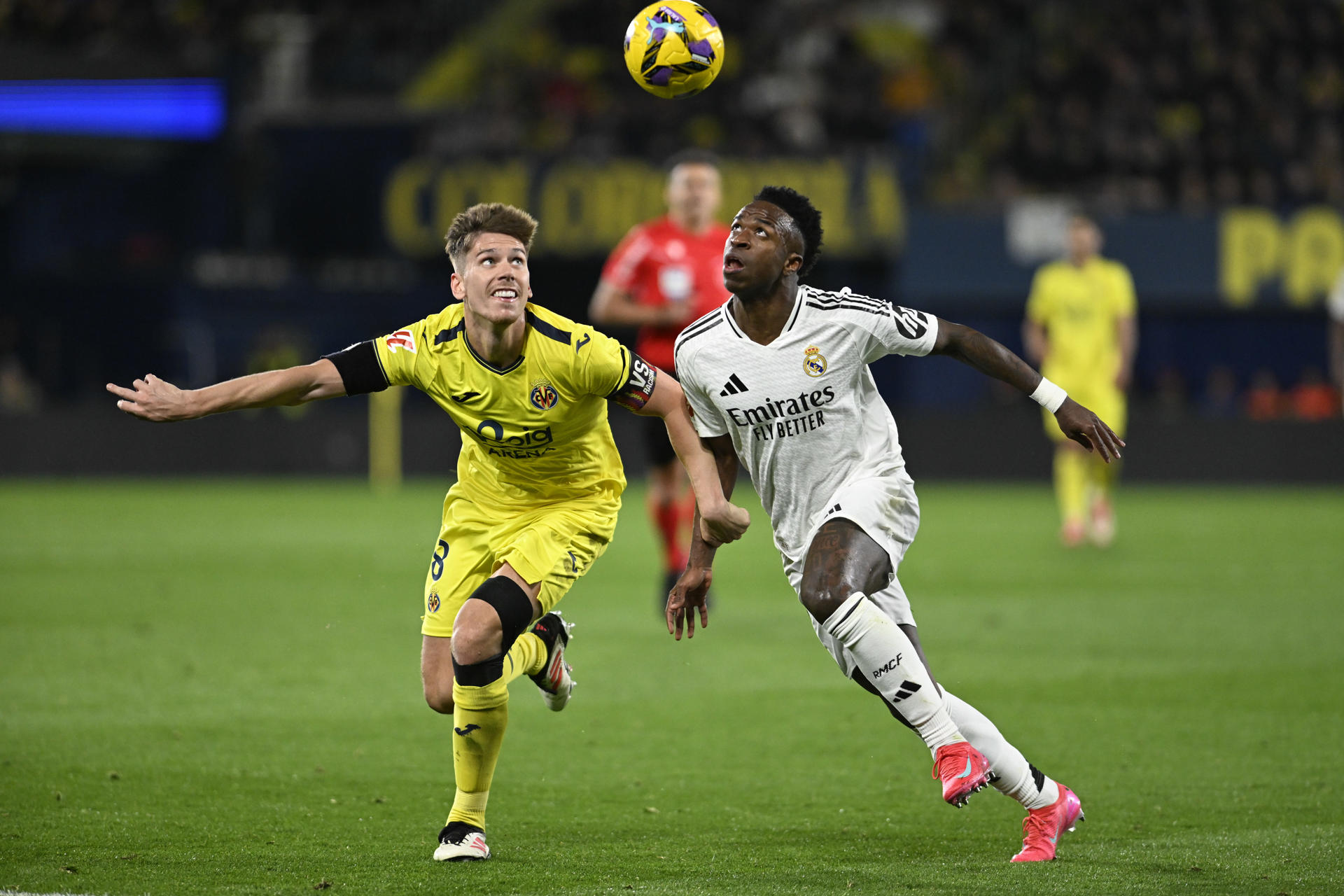 Foyth y Vinicius en el Villarreal-Real Madrid del pasado sábado. EFE/ANDREU ESTEBAN