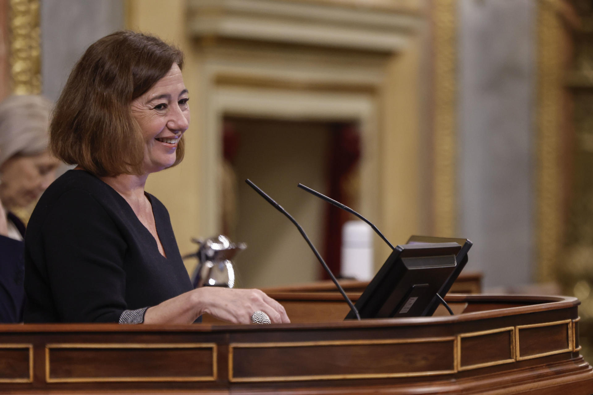La presidenta del Congreso de los Diputados, Francina Armengol, interviene en el pleno del Congreso de los Diputados celebrado este martes en Madrid. EFE/ Sergio Pérez