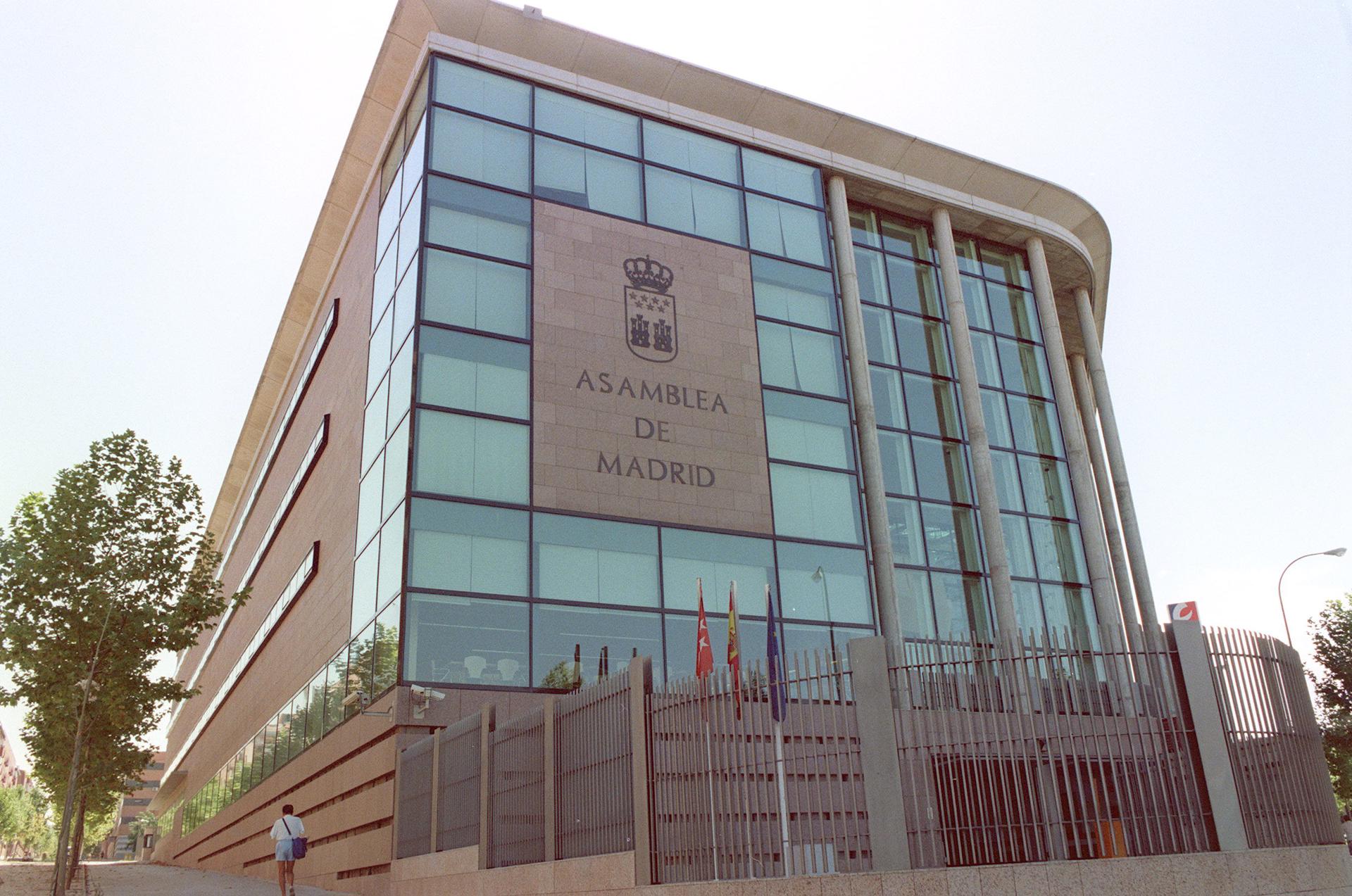 Imagen de archivo de la fachada la Asamblea de Madrid. EFE/Kote Rodrigo
