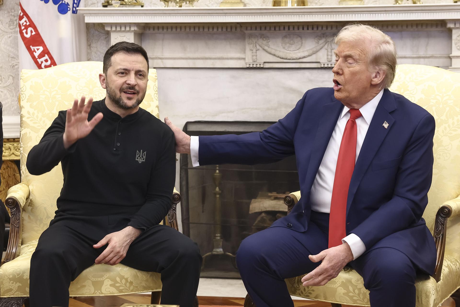 Fotografía de archivo, tomada el pasado 28 de febrero, en la que se registró el tenso encuentro entre los presidentes de Estados Unidos, Donald Trump (d), y su homólogo ucraniano, Volodímir Zelenski (i), en la Oficina Oval de la Casa Blanca, en Washington DC (EE.UU.). EFE/Jim Lo Scalzo/Pool