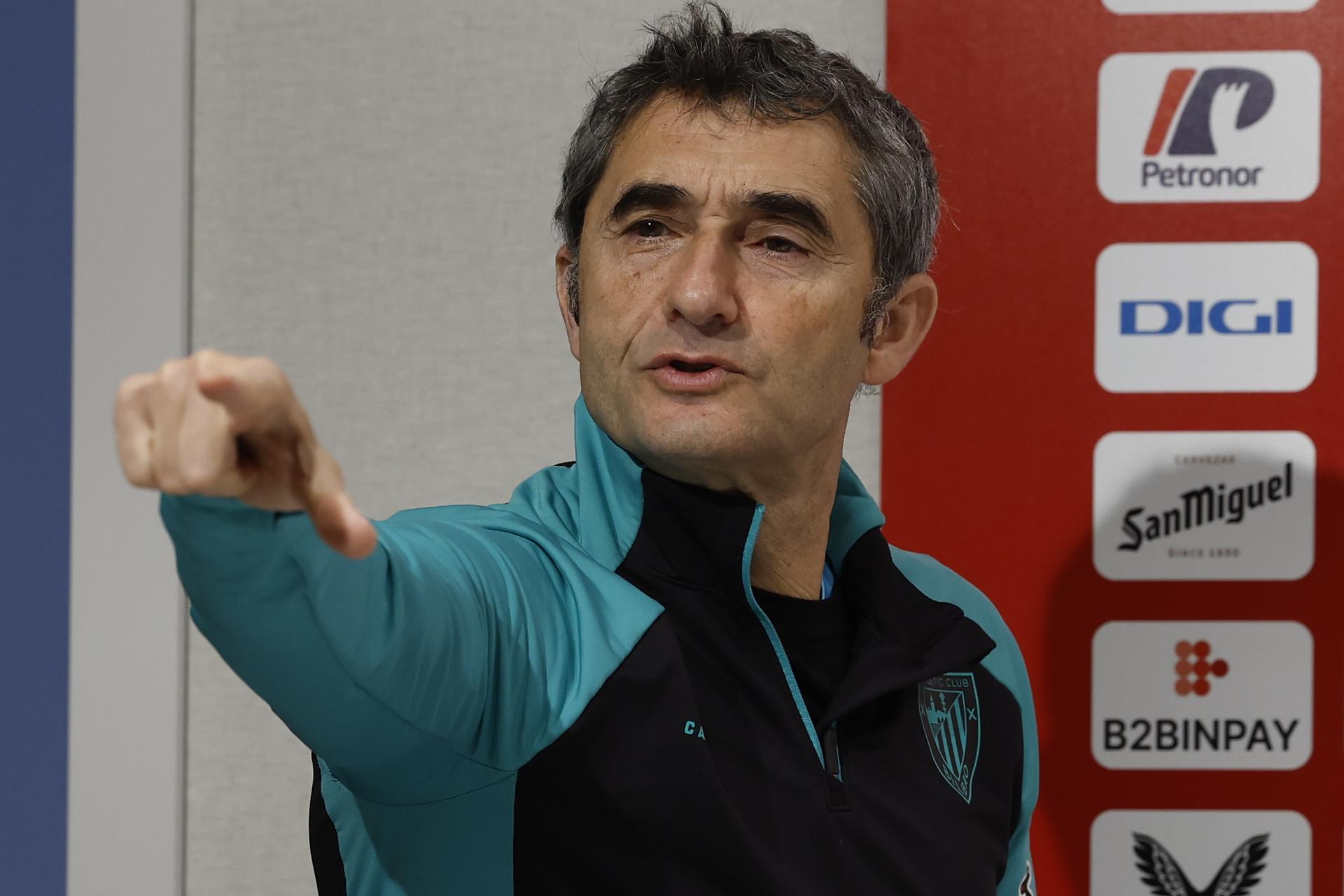 El entrenador del Athletic de Bilbao, Ernesto Valverde, ha ofrecido este sábado una rueda de prensa previa al partido liguero del domingo ante el Mallorca en San Mames. EFE/ Miguel Toña