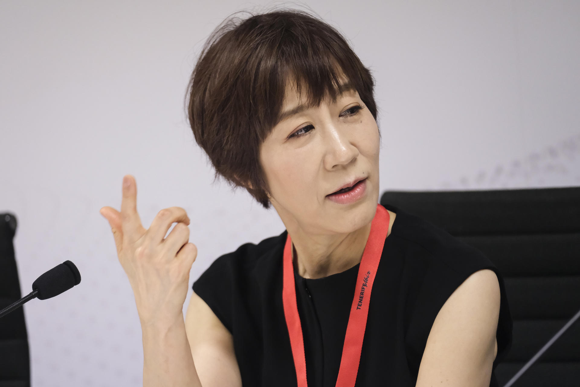 La compositora japonesa Yoko Kanno, referente en el mundo del anime y los videojuegos, participa este viernes en una rueda de prensa con motivo del Festival Tenerife Noir. EFE/Alberto Valdés