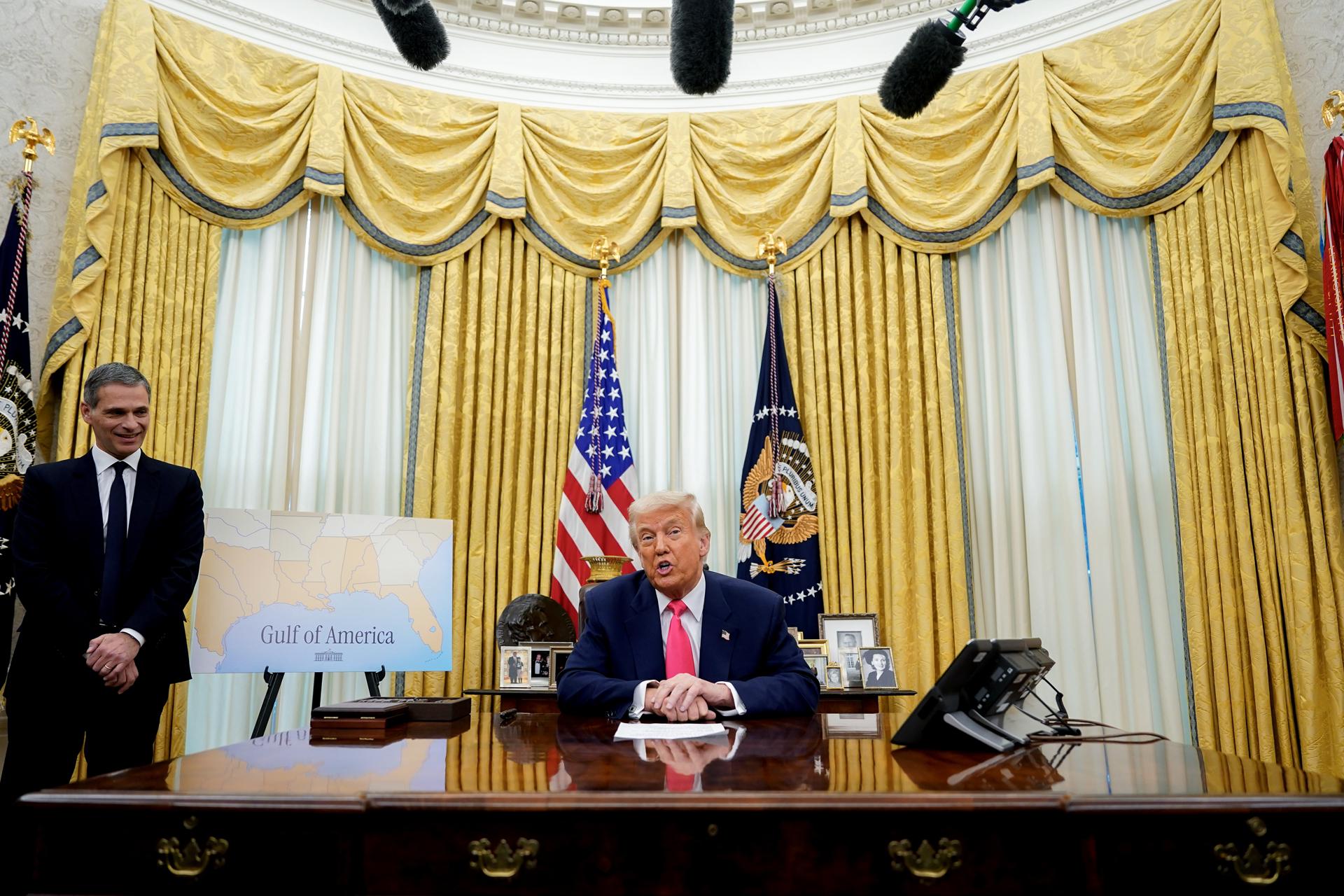 El presidente de Estados Unidos, Donald Trump, durante una conferencia en la Oficina Oval. EFE/AL DRAGO