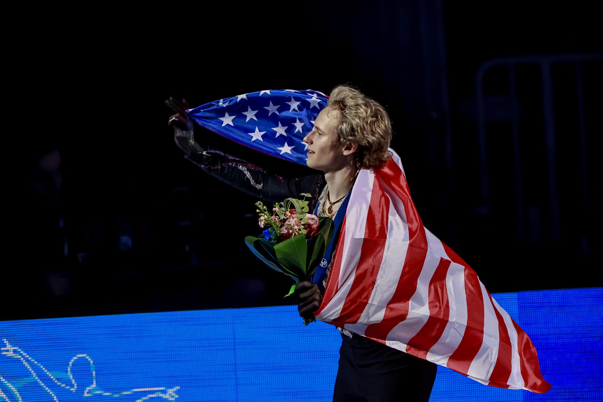 El estadounidense Ilia Malinin celebra su medalla de oro. EFE/EPA/CJ GUNTHER