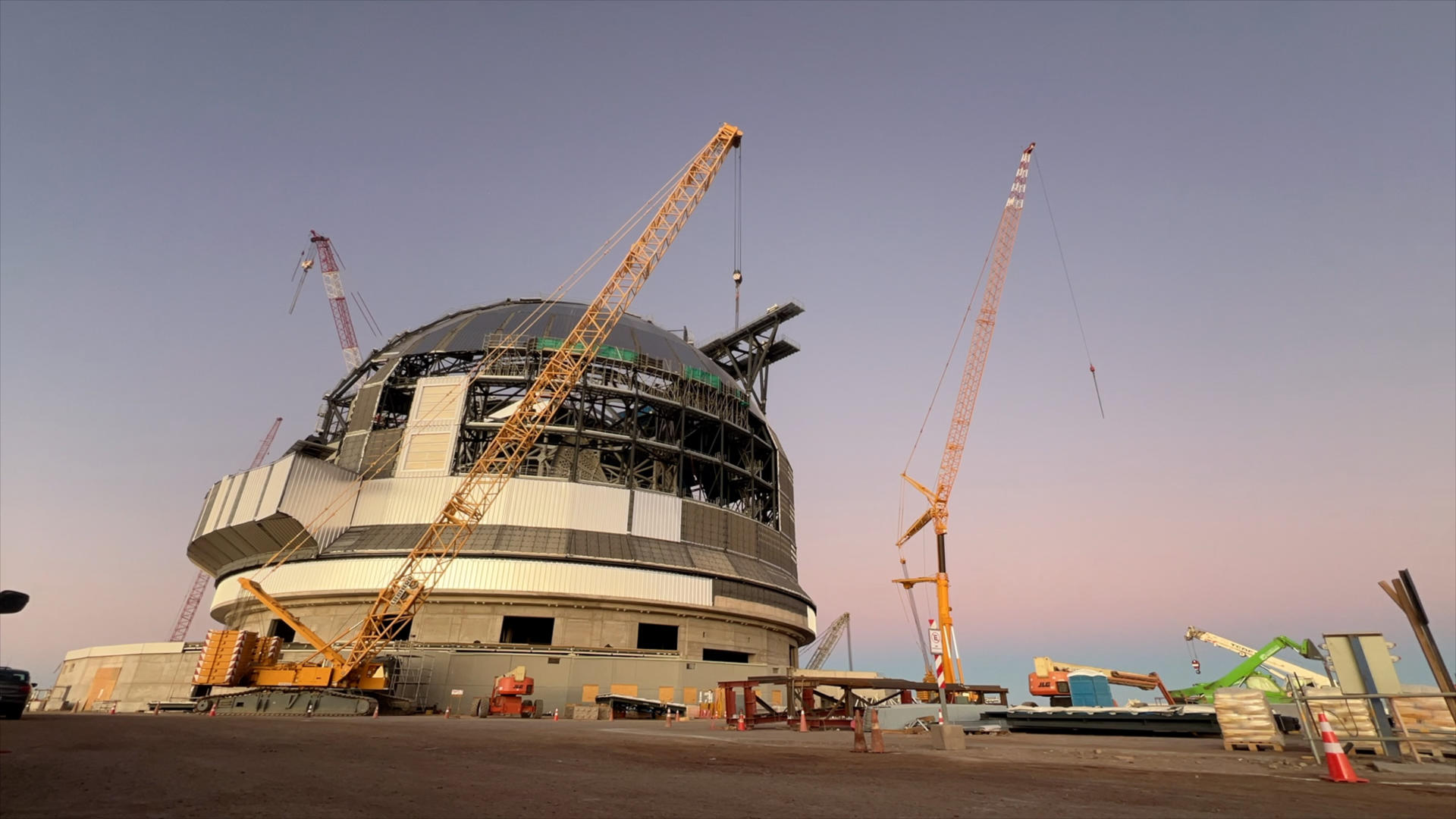 Fotografía de archivo del 26 de enero de 2025 de la construcción del telescopio 'Extremely Large Telescope (ELT)', en el desierto de Atacama (Chile). EFE/ Rodrigo Saez