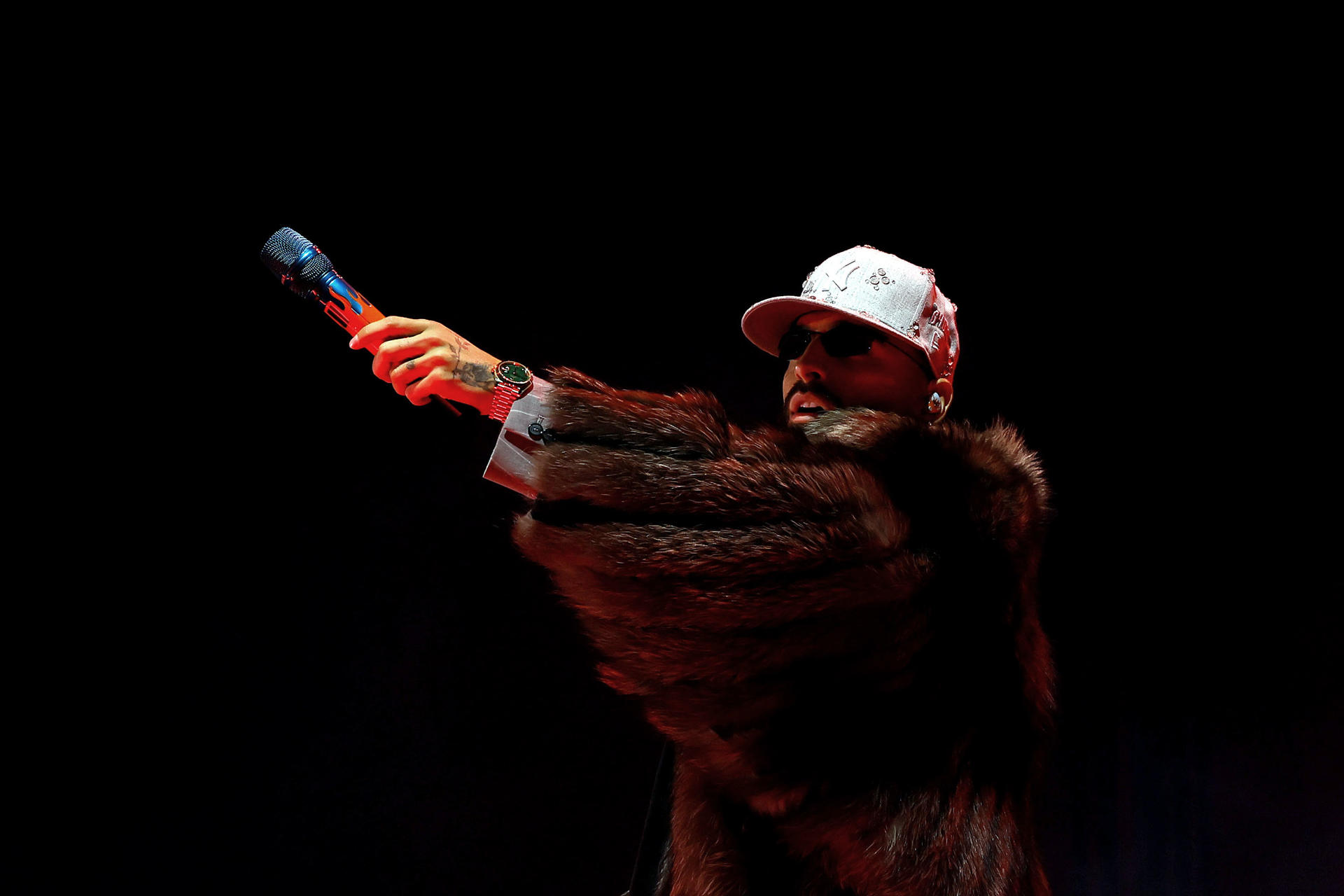 El cantante colombiano Maluma, uno de los grandes referentes de la música urbana y el reguetón, ha iniciado este sábado en el Palau Sant Jordi de Barcelona su esperada gira mundial '+Pretty +Dirty', que le llevará en los próximos meses por escenarios de Europa y Latinoamérica, y en la que combinará sus grandes éxitos con temas nuevos. EFE/Alberto Estévez