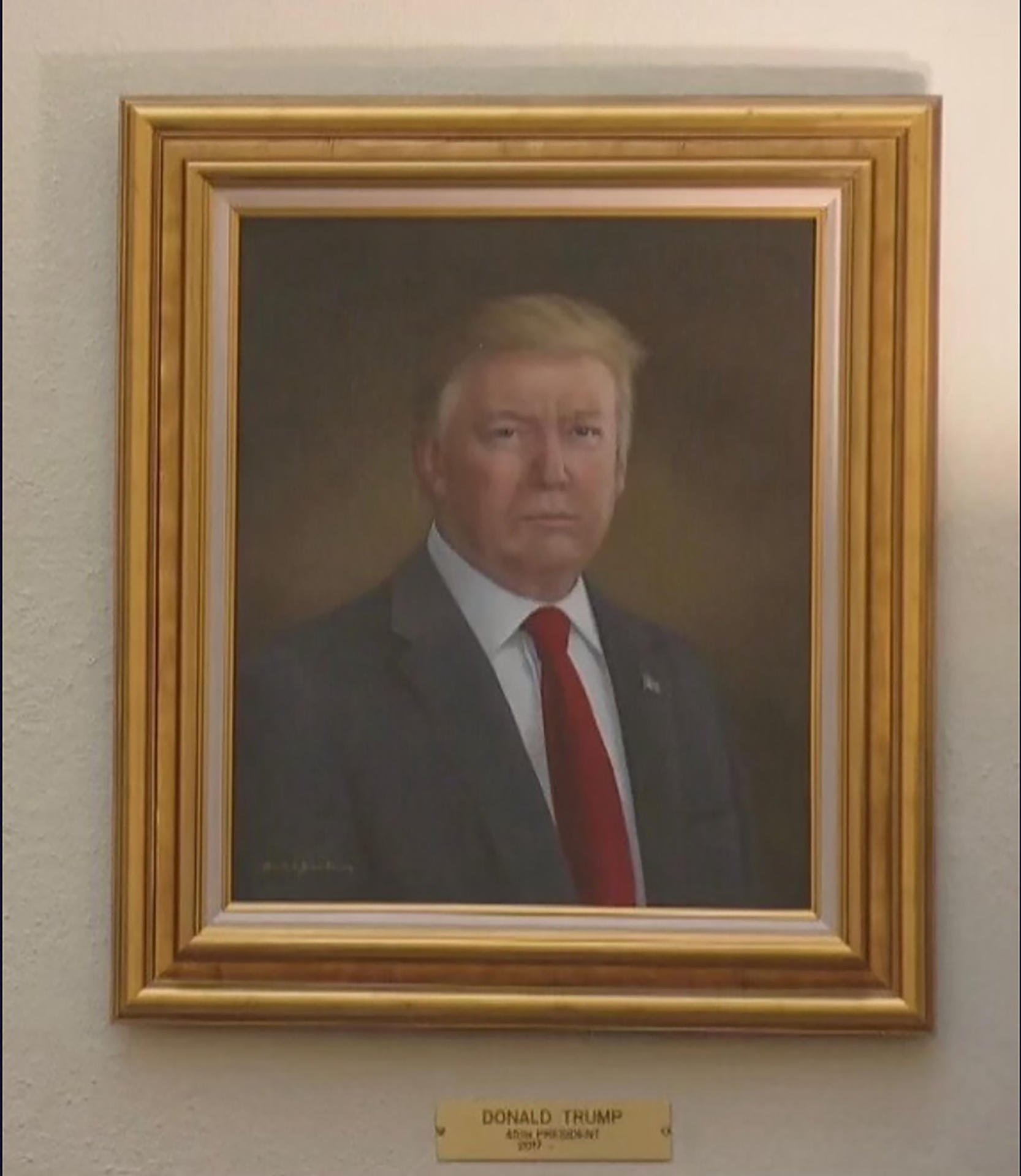 Fotografía publicada por el presidente de Estados Unidos, Donald Trump, en su cuenta oficial de la red social Truth Social @realDonaldTrump, de un cuadro suyo en el Capitolio estatal en Colorado (Estados Unidos).EFE/ @realdonaldtrump