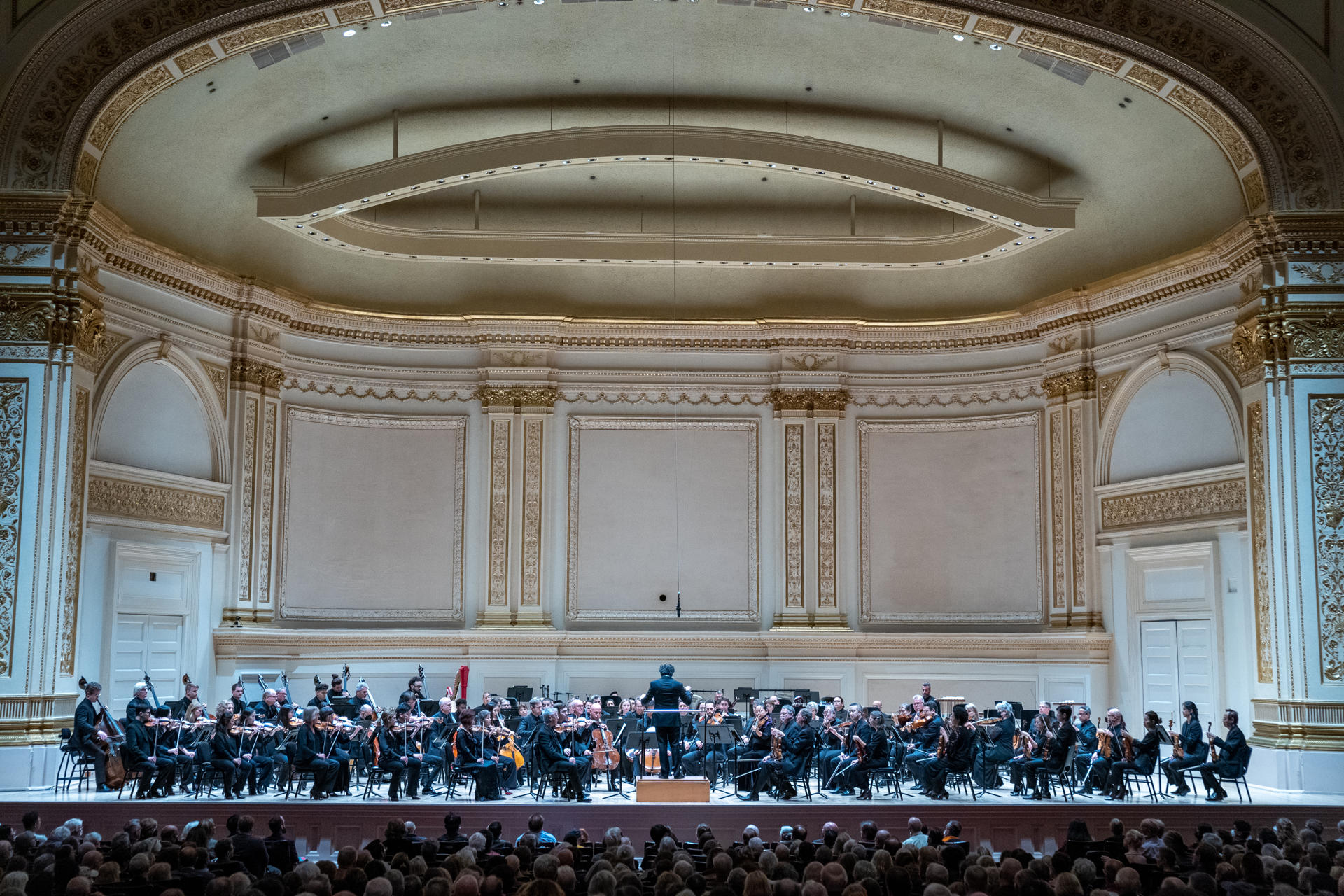 Fotografía de archivo en donde se ve el escenario del Carnegie Hall de Nueva York (Estados Unidos). EFE/ Angel Colmenares