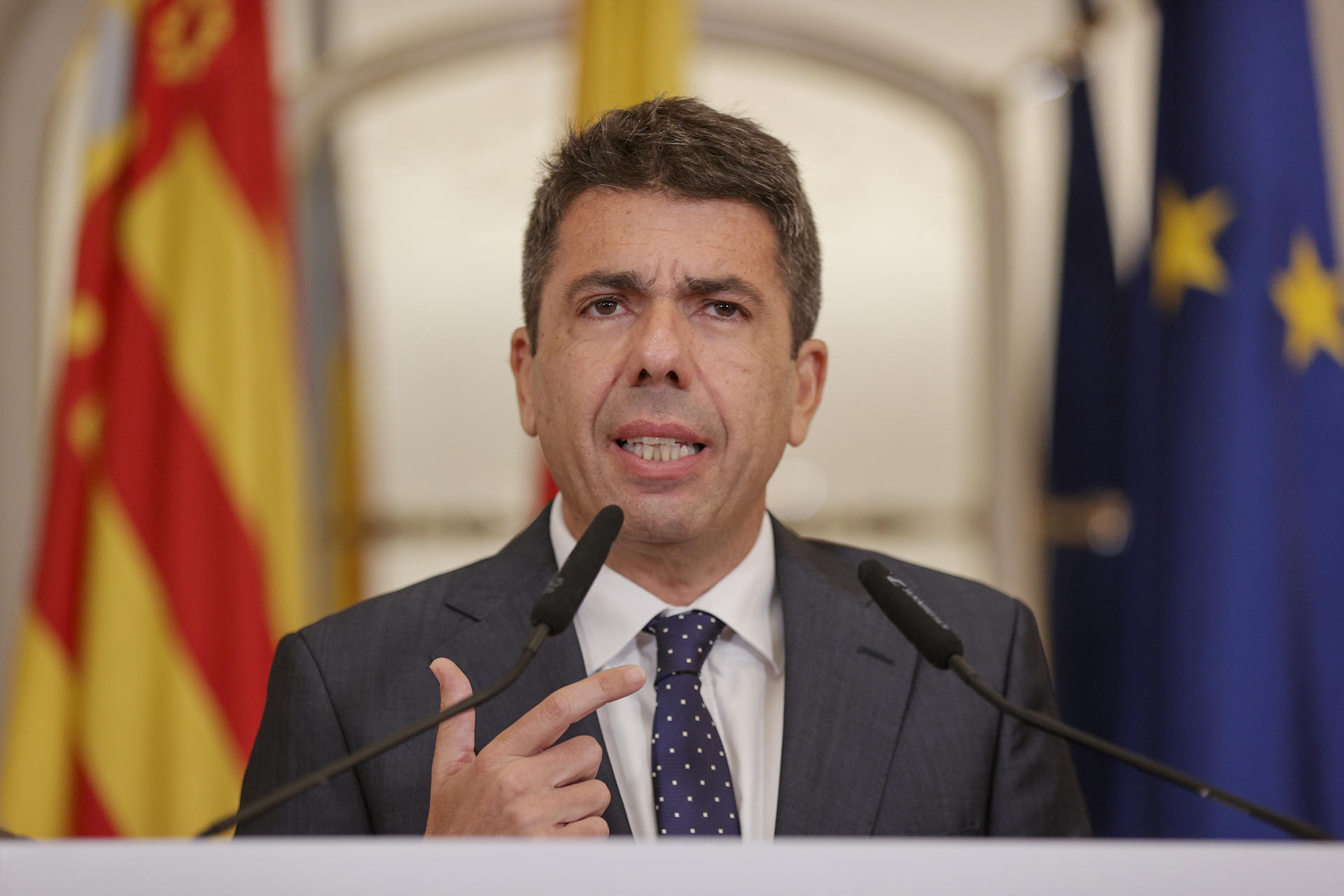 El president de la Generalitat, Carlos Mazón, durante una comparecencia de prensa este lunes. EFE/Manuel Bruque