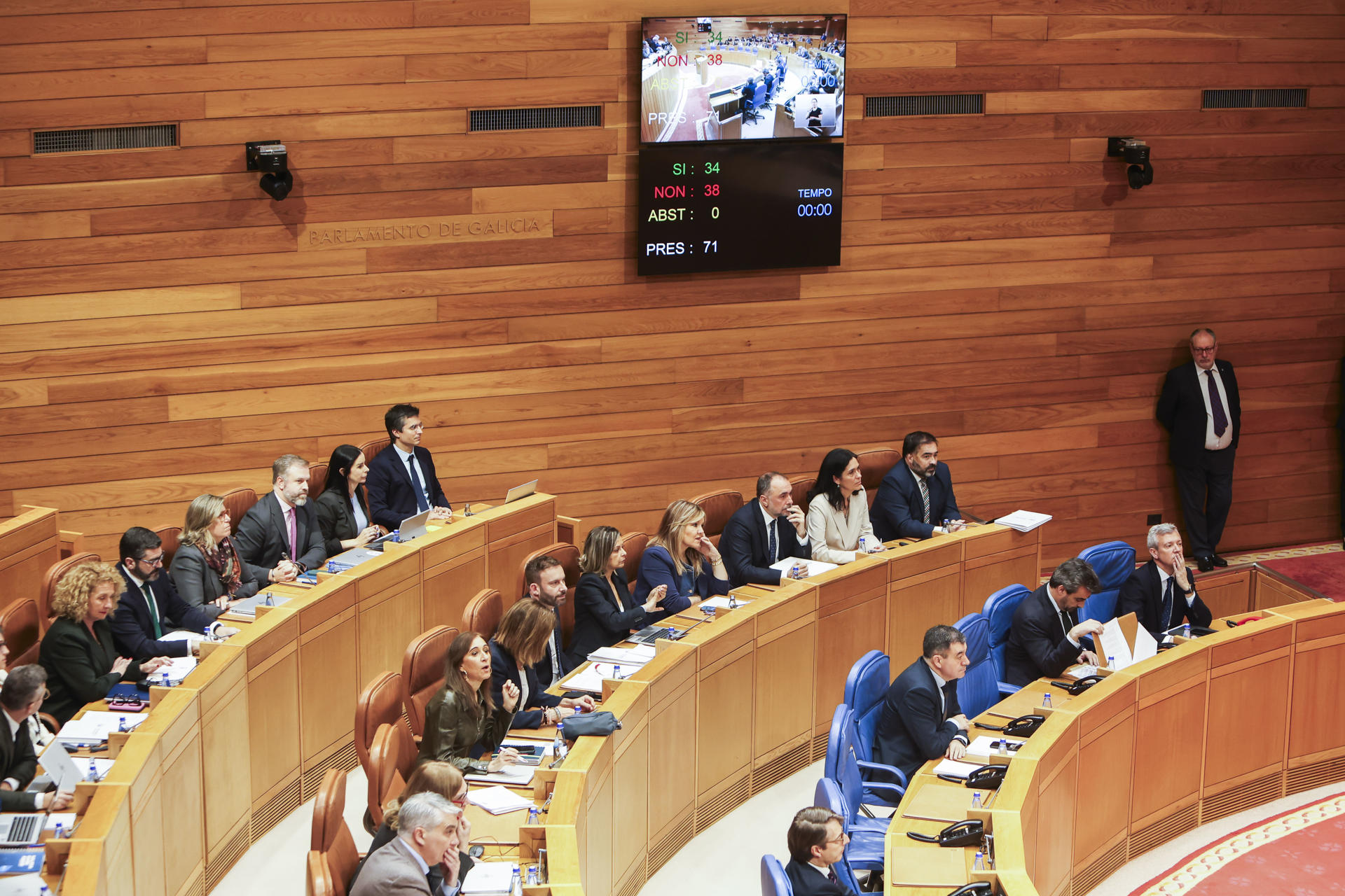 Imagen de hoy del pleno del Parlamento de Galicia. EFE/Xoán Rey.