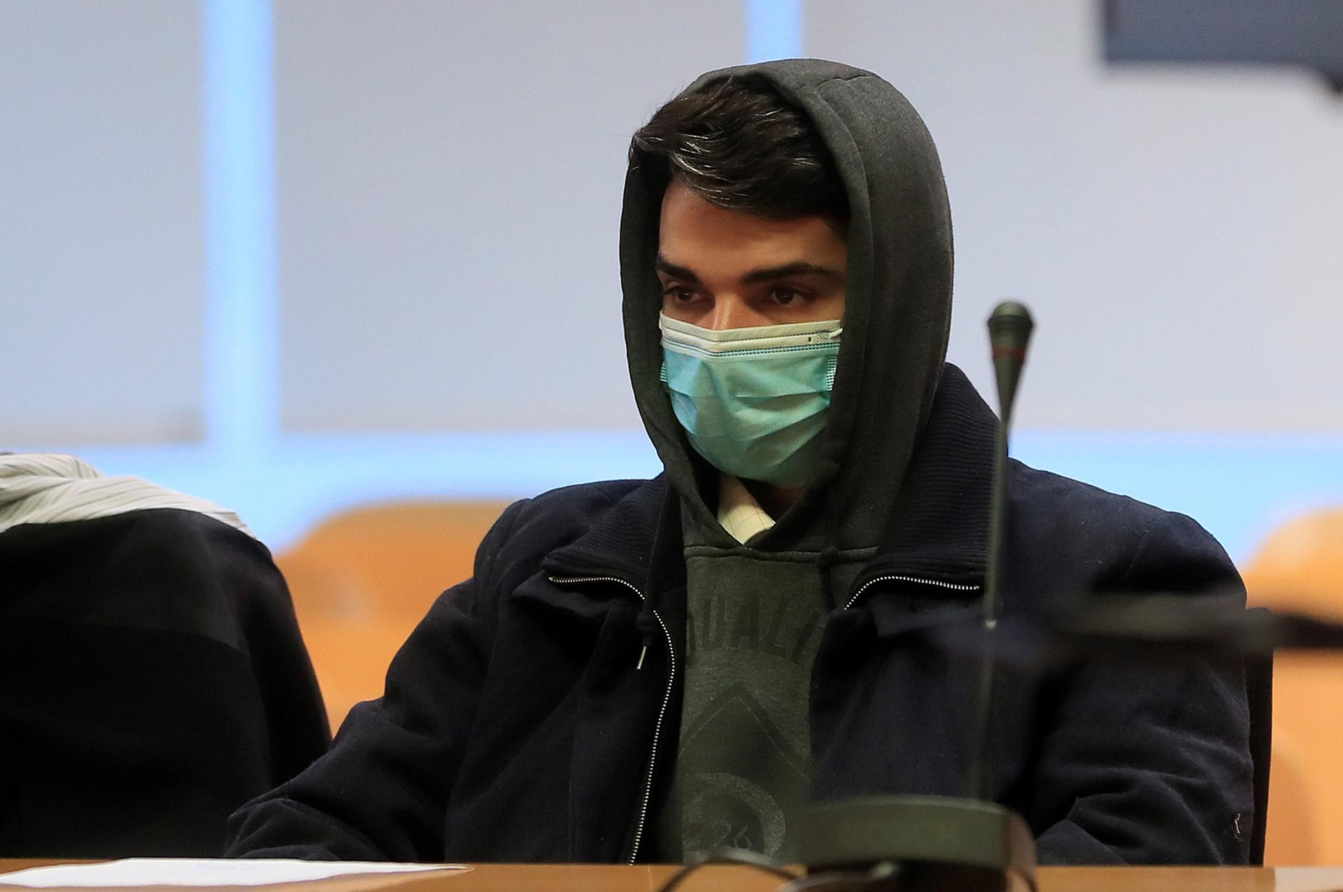 Alberto Sánchez, conocido como "el caníbal de Ventas", que fue condenado en 2021 a 15 años de cárcel por matar, descuartizar y comer parte del cuerpo de su madre, en una imagen de archivo durante el juicio. EFE/ Fernando Alvarado