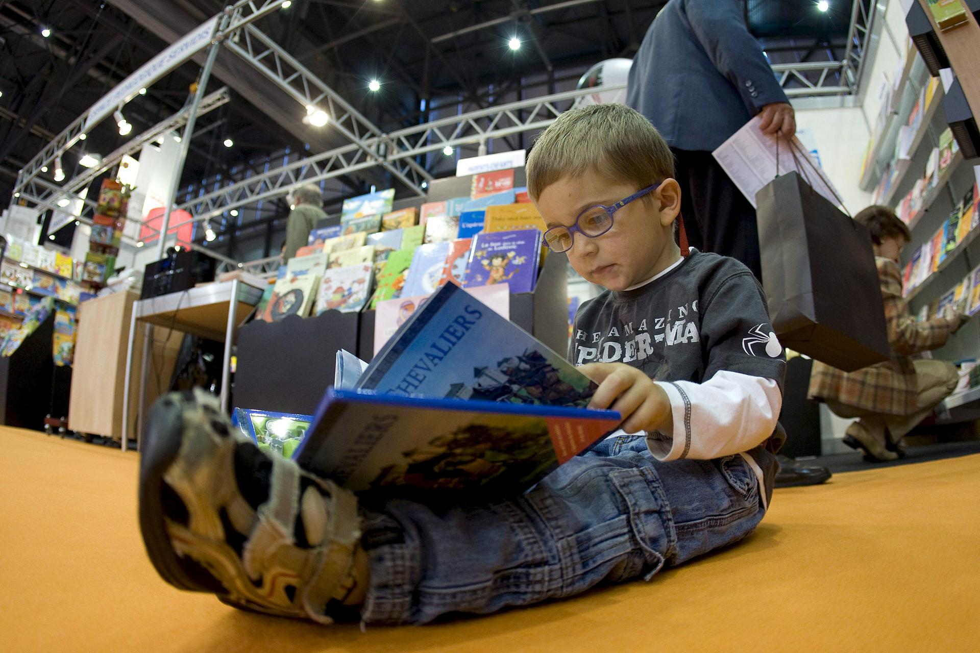 Imagen de archivo de un niño leyendo. EFE/Salvatore di Nolfi