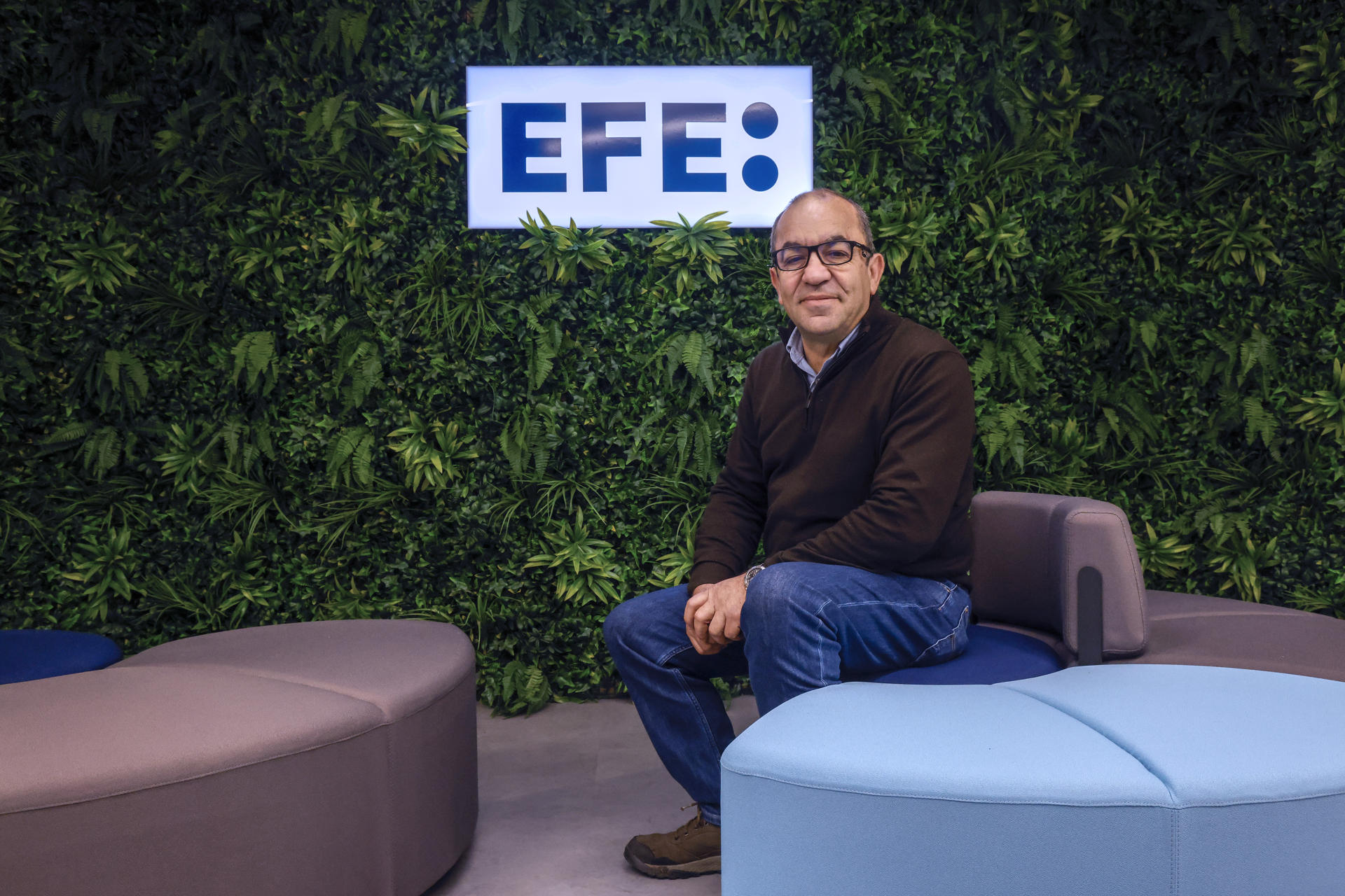 El secretario general de WWF España, Juan Carlos del Olmo, posa durante una entrevista con EFE en vísperas del apagón del próximo sábado. EFE/ Blanca Millez