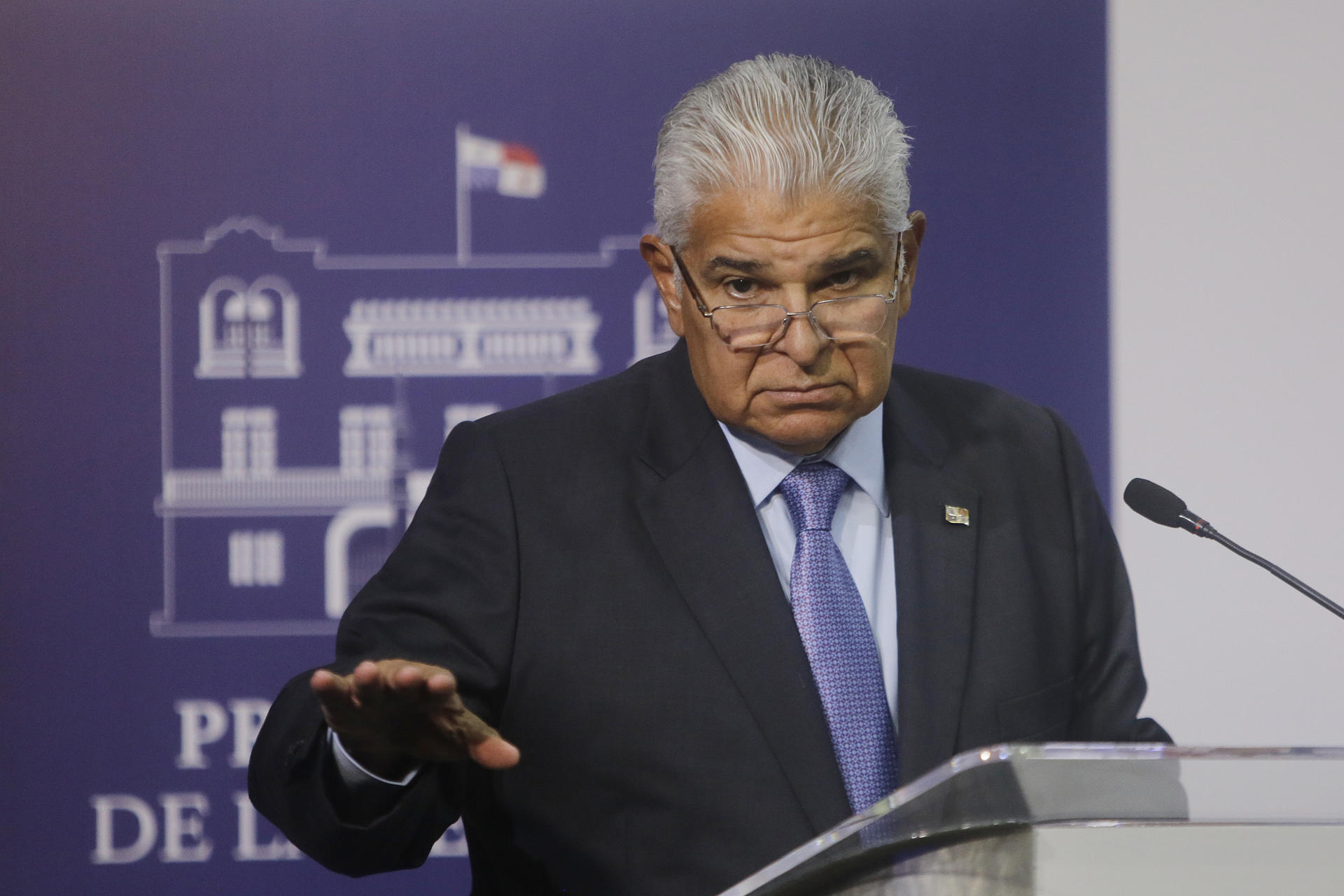 El presidente de Panamá, José Raúl Mulino, habla en una rueda de prensa este 20 de marzo de 2025, en el Palacio de las Garzas en Ciudad de Panamá (Panamá). EFE/ Carlos Lemos