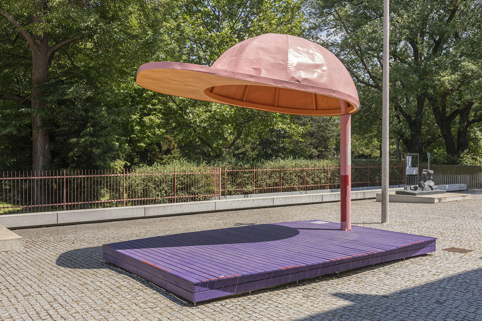 -Vista de la obra de Maruša Sagadin, B-Girls, Go! en el Museo Belvedere de Viena, que alberga cuadros tan famosos como 'El Beso' de Gustav Klimt y obras de otros artistas, como Egon Schiele, es el más visitado de Austria. Pero ¿qué hay de las mujeres artistas? Una nueva audioguía invita a descubrir las menos conocidas aunque igualmente obras maestras de mujeres pintoras. 'Belvedere Without Men' (Belvedere Sin Hombres, en español) se llama esta audioguía -únicamente en idioma inglés- realizada en colaboración con la historiadora del arte británica Katy Hessel.- EFE/ Museo Belvedere ***SOLO USO EDITORIAL/SOLO DISPONIBLE PARA ILUSTRAR LA NOTICIA QUE ACOMPAÑA (CRÉDITO OBLIGATORIO)***