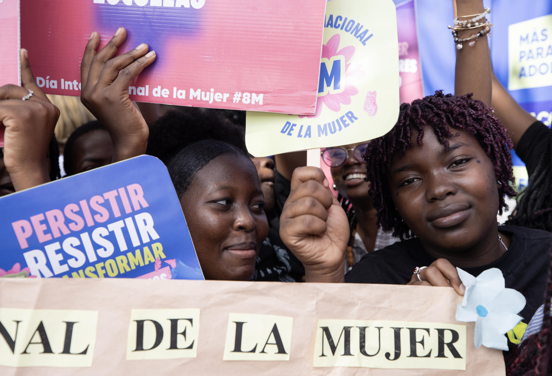 Varias mujeres participan en una manifestación este sábado, con motivo del Día Internacional de la Mujer, en el Parque Independencia en Santo Domingo (República Dominicana). EFE/ Orlando Barría