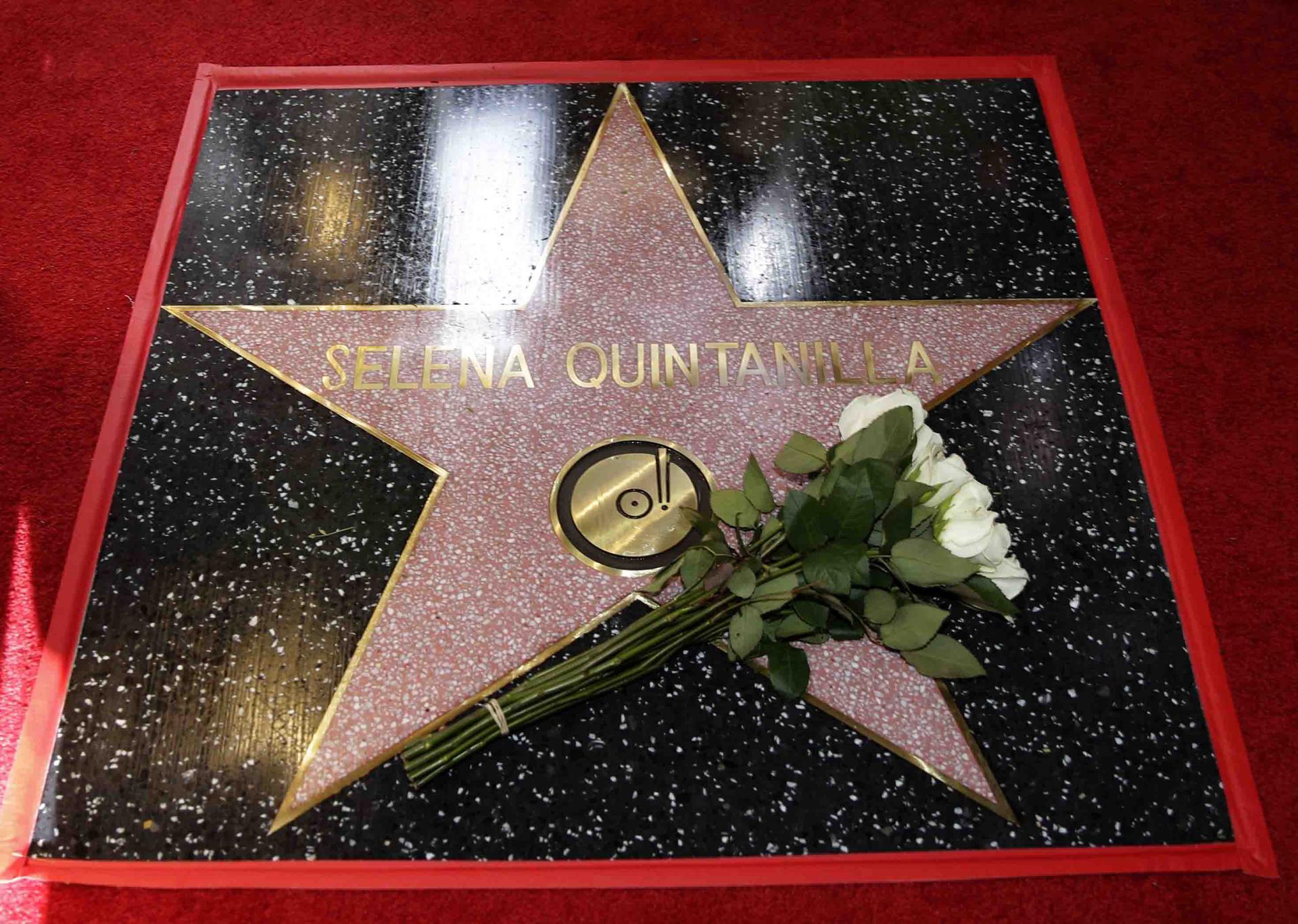 Fotografía de archivo de la estrella de Selena Quintanilla en el Paseo de la Fama de Hollywood. EFE/Mike Nelson