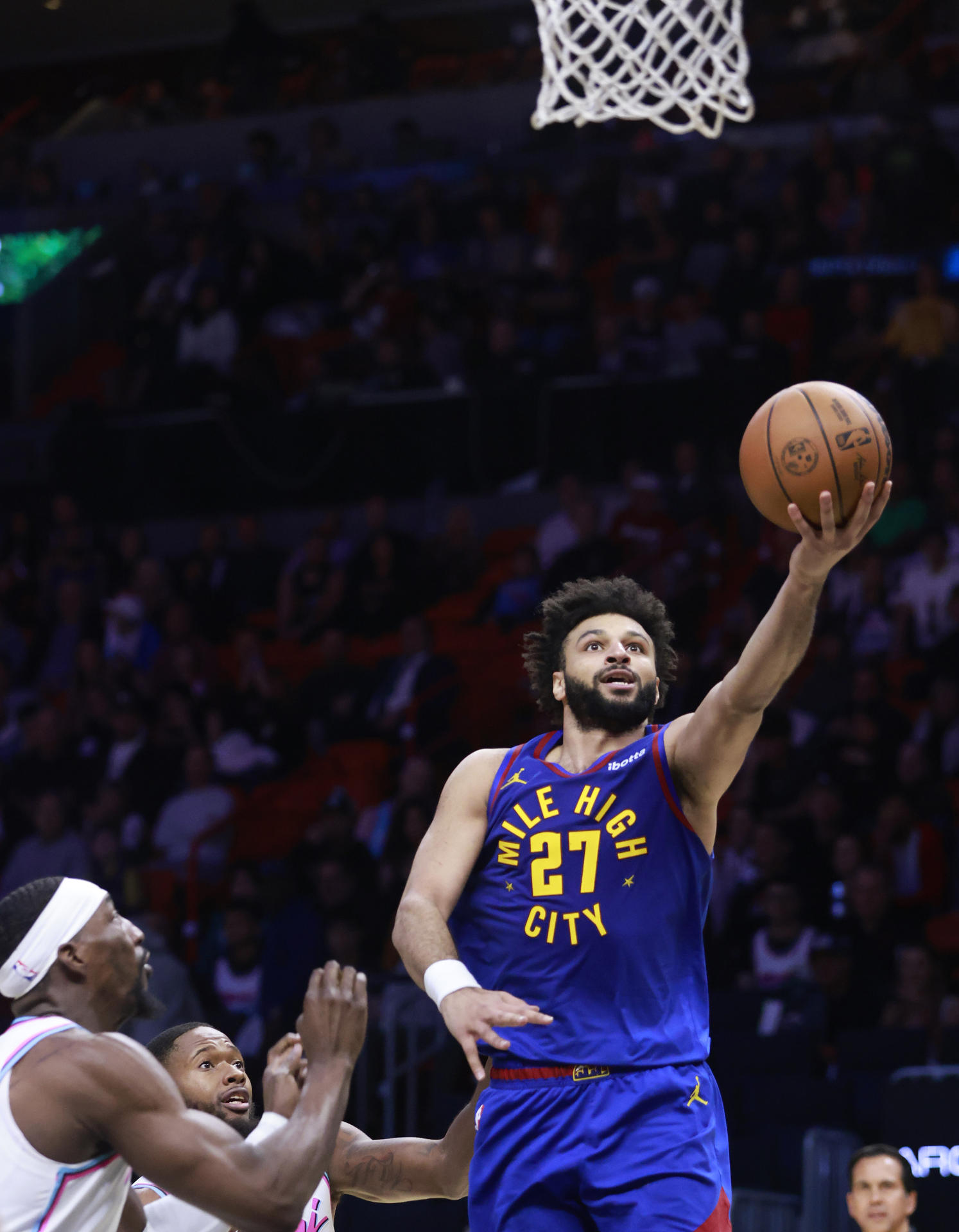 Foto de archivo de Jamal Murray (d), decisivo en Denver Nuggets en ausencia de Nikola Jokic. EFE/ Rhona Wise