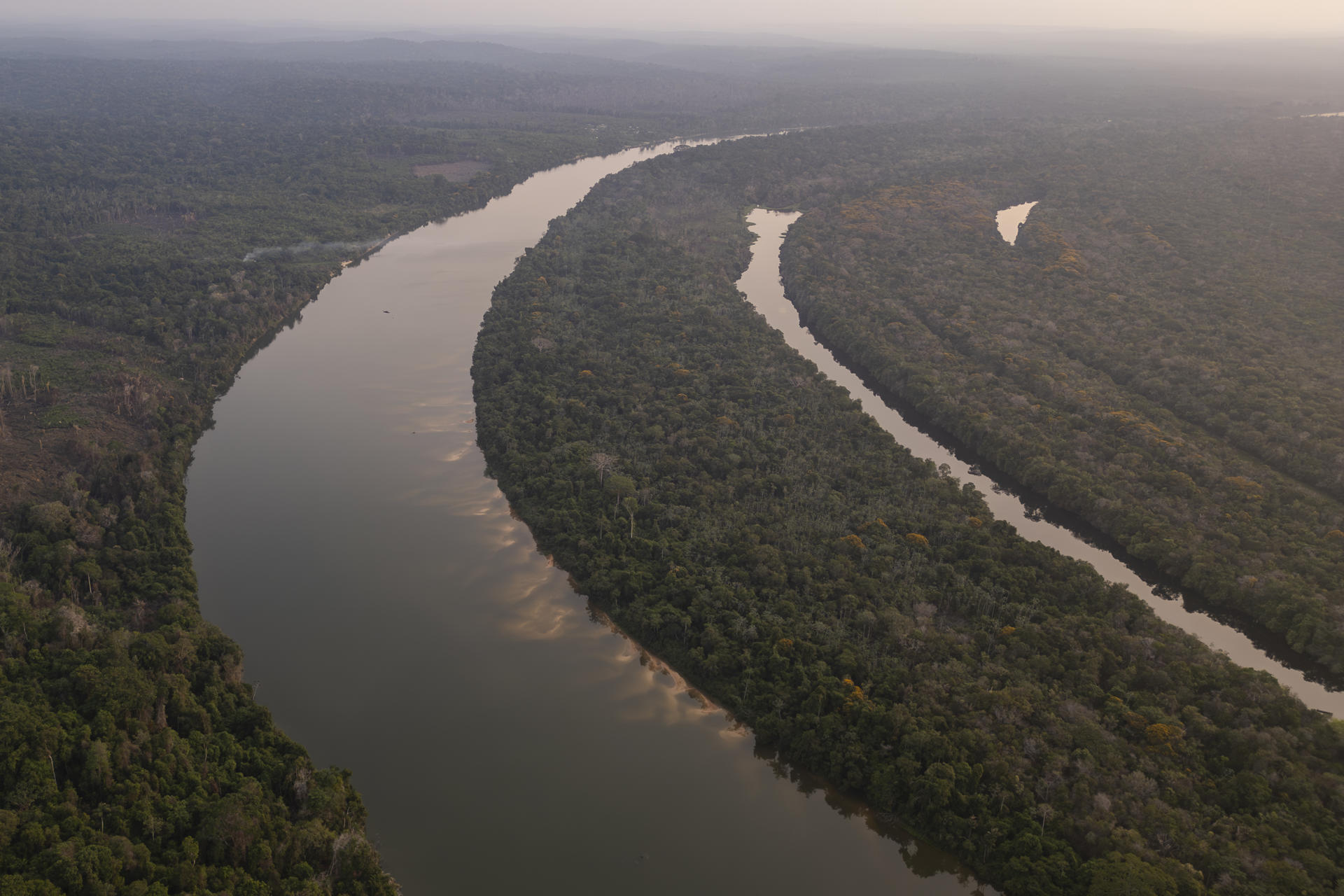Fotografía de archivo del río Tapajós en la aldea Kaba Biorebu, territorio indígena Mundurukú, en el municipio de Jacareacanga (Brasil). EFE/ Isaac Fontana
