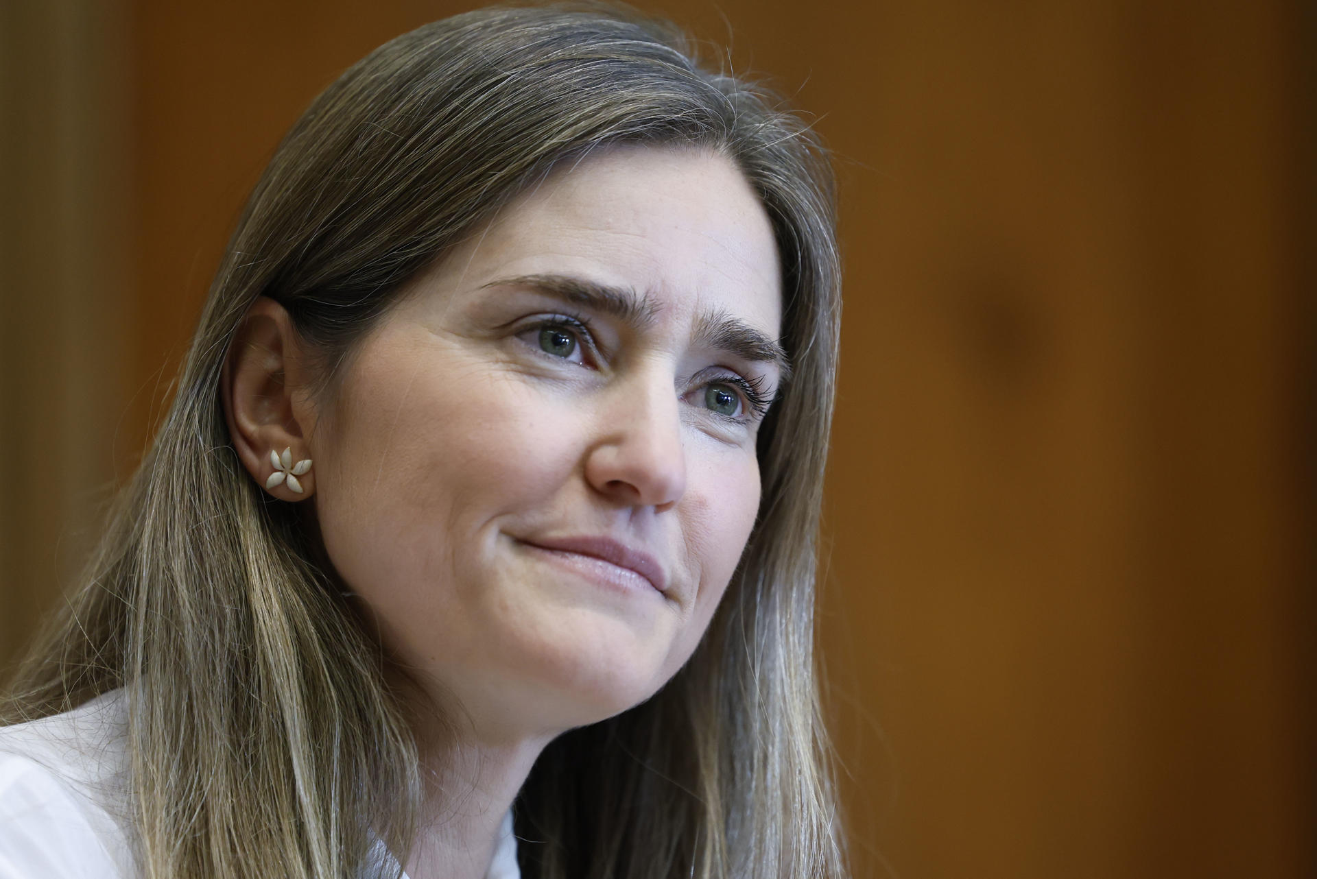 La vicepresidenta tercera y ministra para la Transición Ecológica y el Reto Demográfico, Sara Aagesen, en una entrevista con EFE, ha anunciado que el Gobierno endurecerá los permisos de construcción en zonas inundables y además prevé mejorar la seguridad de los inmuebles ya construidos en esas áreas, cuya cifra en España supera los dos millones, mediante una regulación cuyos trámites se inician este viernes. EFE/Mariscal