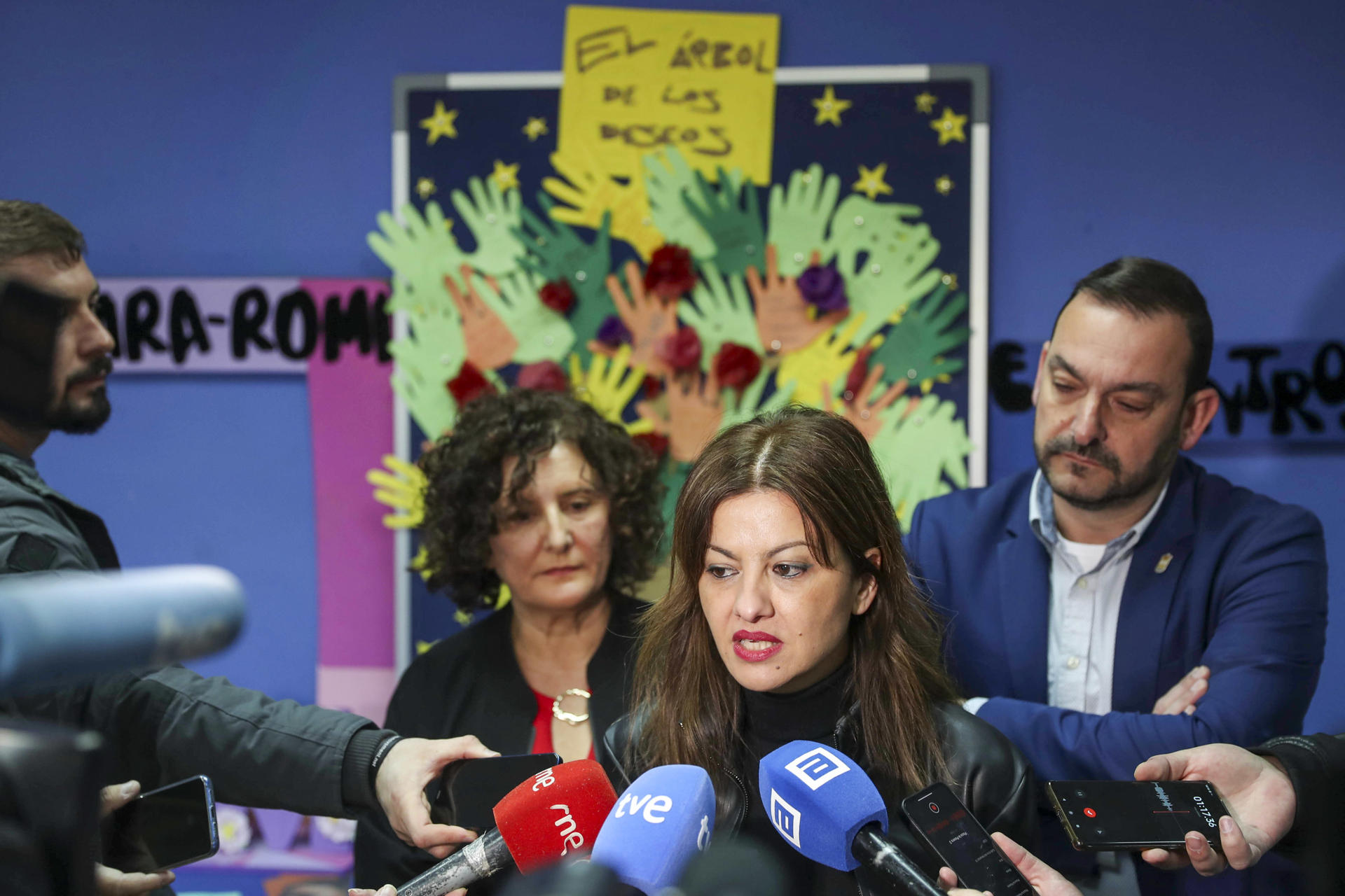 La ministra de Juventud e Infancia, Sira Rego (c), participa este viernes en Mieres (Asturias) en un acto institucional con motivo del Día Internacional contra la Discriminación Racial. EFE/J.L.Cereijido