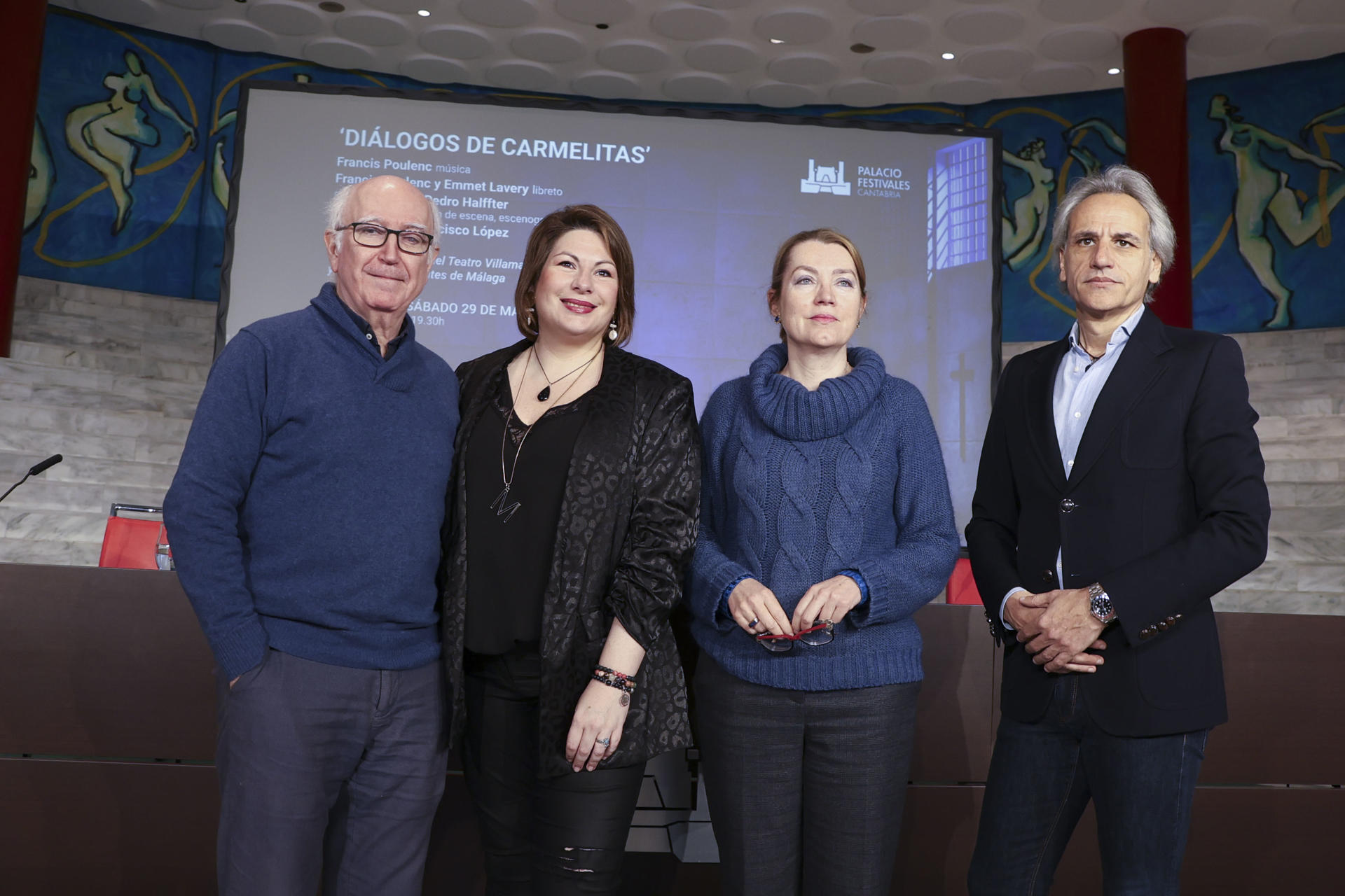 El director musical Pedro Halffter (d) presenta el montaje de la ópera "Diálogos de carmelitas", junto a la directora general de Cultura, Eva Guillermina Fernández (2d), el director de escena Francisco López, y la cantante Maite Alberola, este martes. EFE/ Celia Agüero Pereda