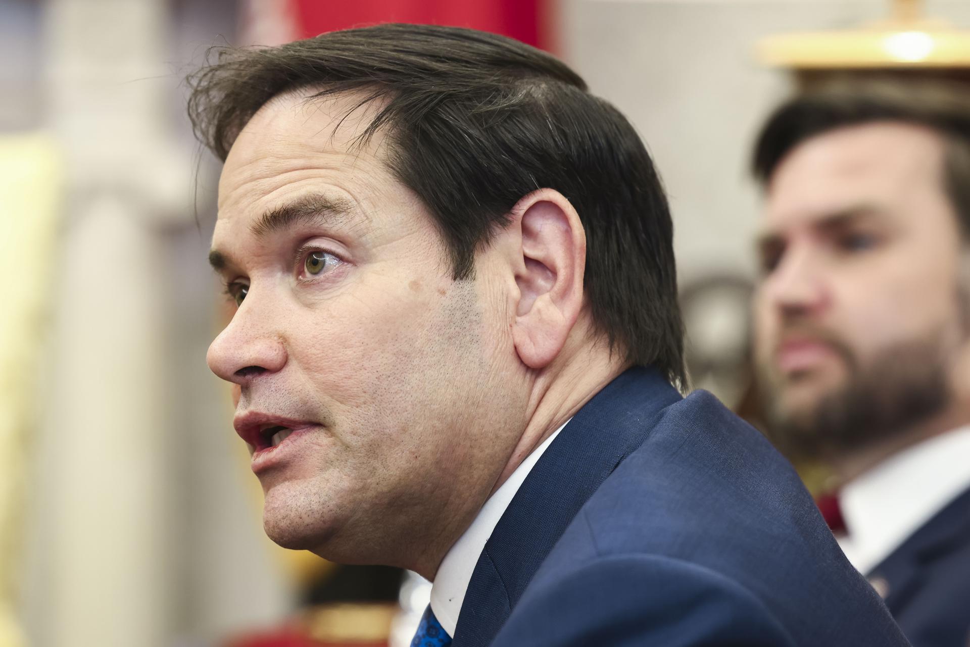 Fotografía de archivo del secretario de Estado de Estados Unidos, Marco Rubio, en la reunión entre el mandatario estadounidense, Donald Trump, y el presidente ucraniano, Volodímir Zelenski, en la Oficina Oval de la Casa Blanca en Washington, DC, EE.UU., el 28 de febrero de 2025. EFE/EPA/JIM LO SCALZO / POOL