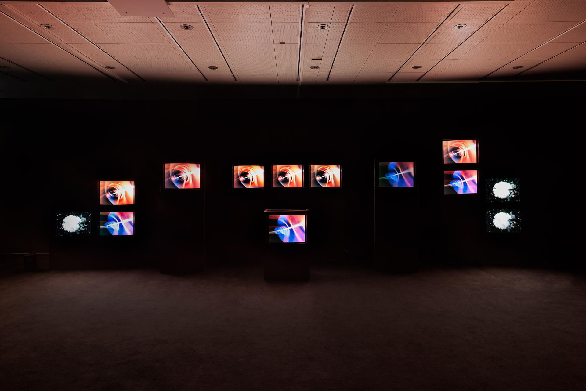Dumping Core (1984), de Gretchen Bender, es una de las 150 obras de la exposición Software Radical, en la que el Museo Kunsthalle de Viena recuerda a las mujeres que fueron pioneras en el desarrollo del arte digital a partir de la década de 1960. ***SOLO USO EDITORIAL/SOLO DISPONIBLE PARA ILUSTRAR LA NOTICIA QUE ACOMPAÑA (CRÉDITO OBLIGATORIO)***EFE/ Kunsthalle Wien