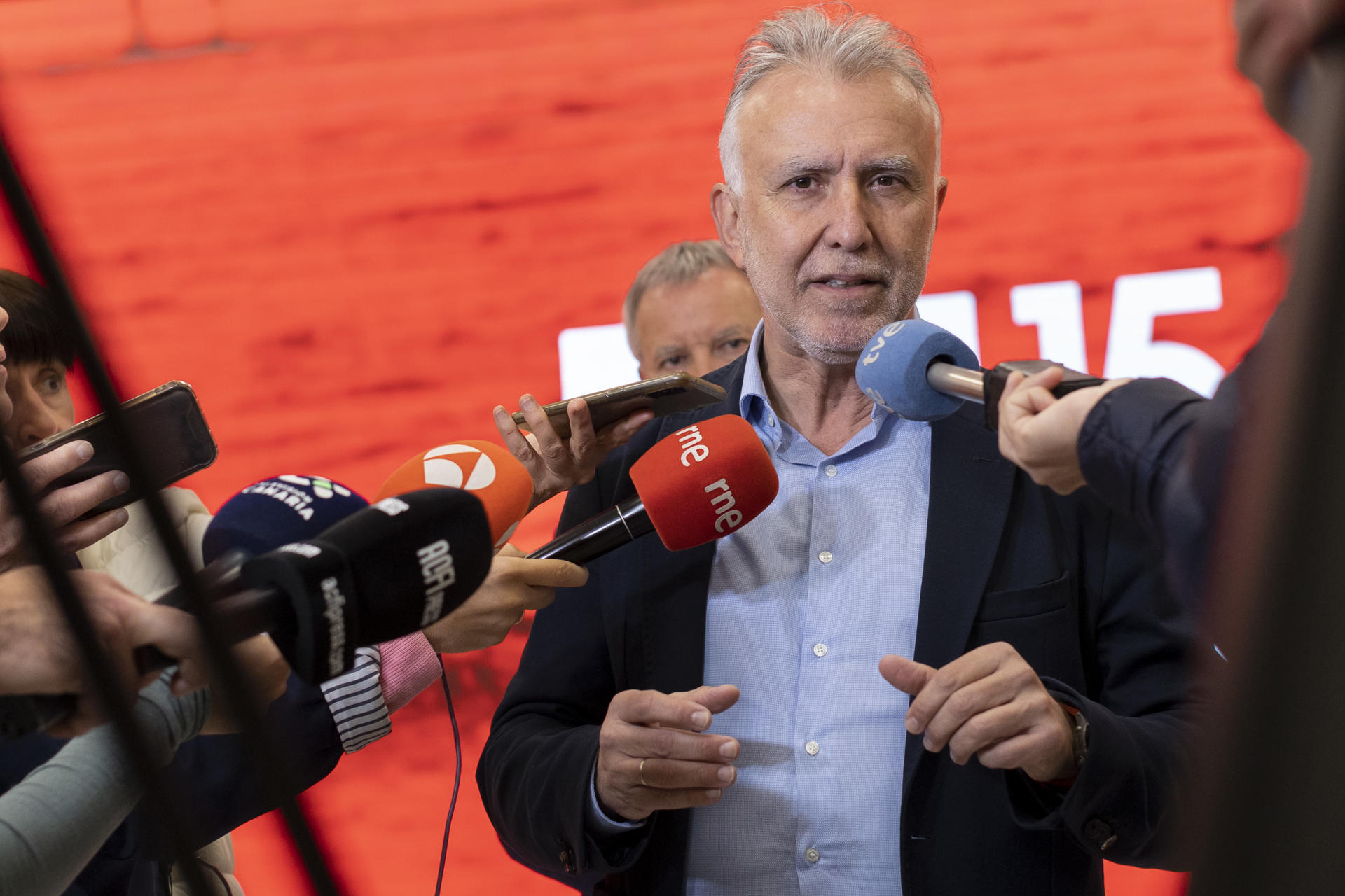 El ministro de Política Territorial y Memoria Democrática, Ángel Víctor Torres, ha anunciado este domingo que padece cáncer y se someterá a una intervención quirúrgica a final de abril. El ministro ha hecho este anuncio durante su intervención en el congreso insular del PSOE de Gran Canaria celebrado este fin de semana en Las Palmas de Gran Canaria. EFE/ Quique Curbelo