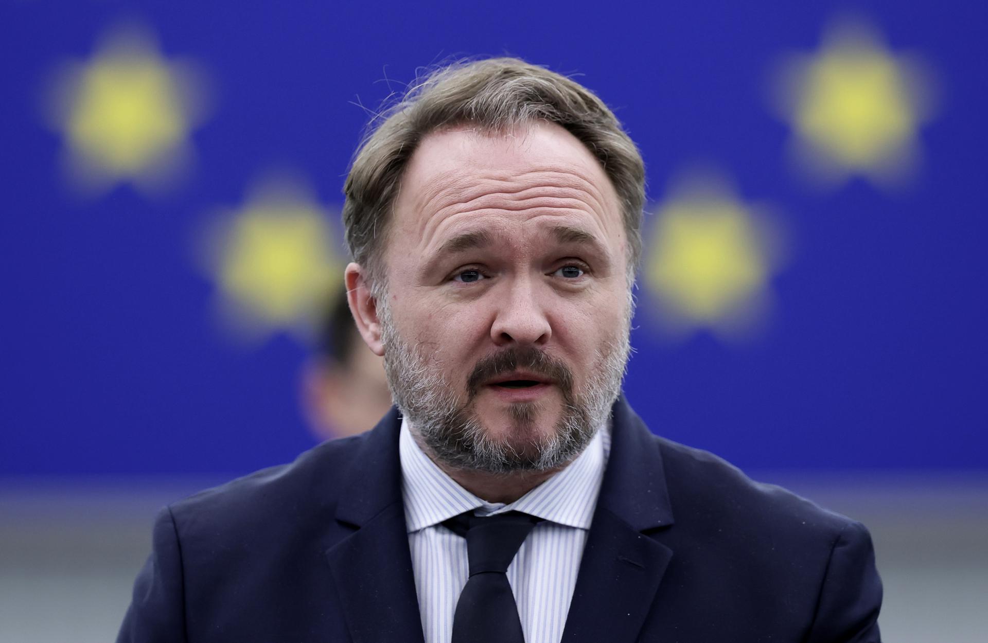 El comisario europeo de Energía, Dan Jørgensen, en una reciente intervención en el Parlamento Europeo. EFE/EPA/RONALD WITTEK