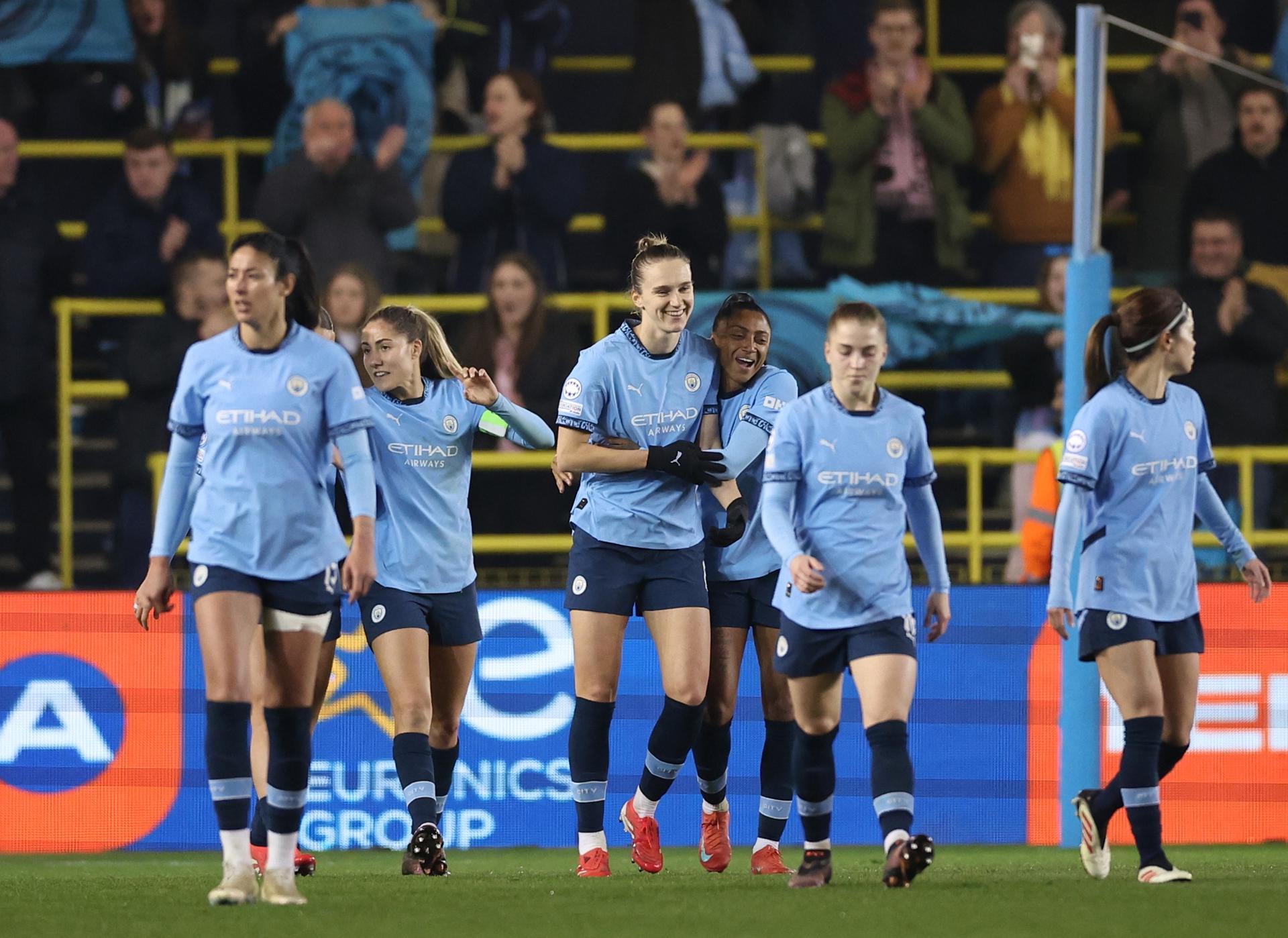 La jugadora del City Vivianne Miedema celebra el 2-0 durante el partido de la UEFA de ida de cuartos de la Women Champions League que han jugado Manchester City WFC y Chelsea FC Women, en Mánchester, Reino Unido. EFE/EPA/ADAM VAUGHAN
