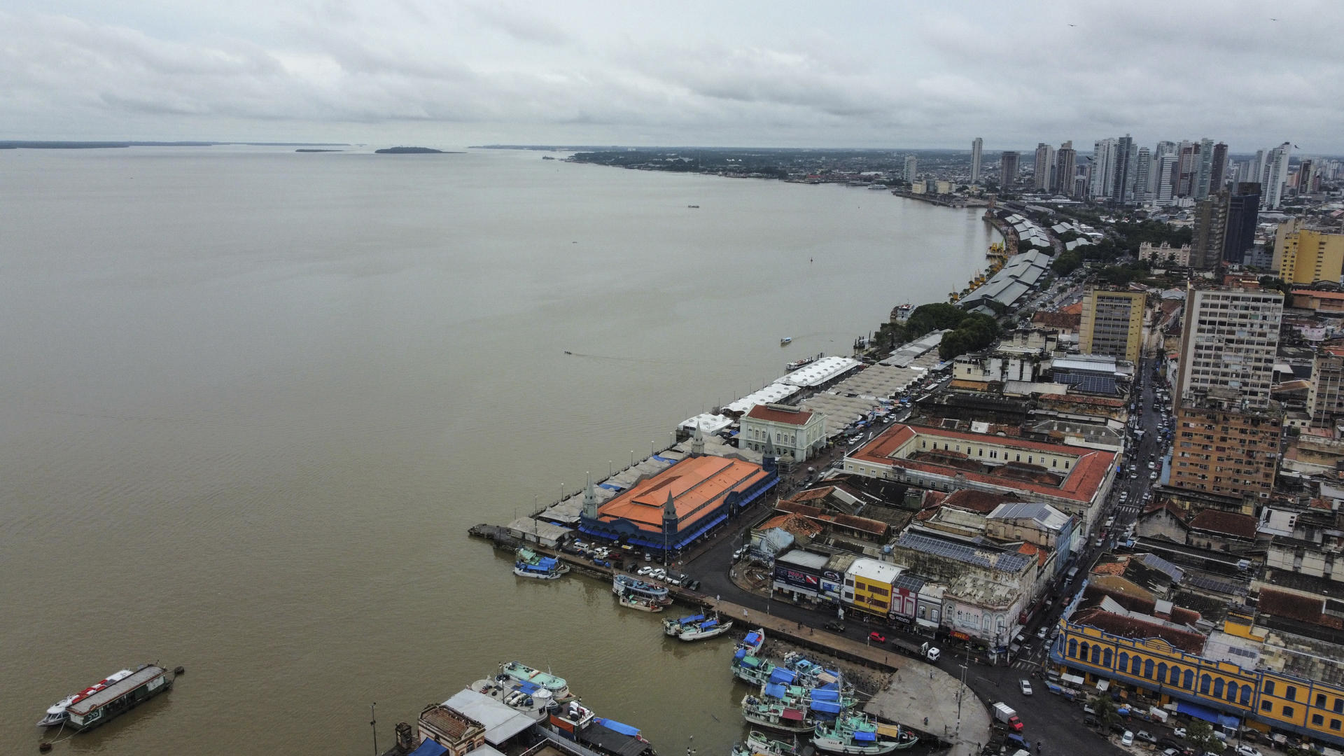 Fotografía aérea de archivo del barrio Campina región del Mercado Ver-o-Peso en el estado brasileño de Pará este viernes, en Belém (Brasil). EFE/ Marx Vasconcelos
