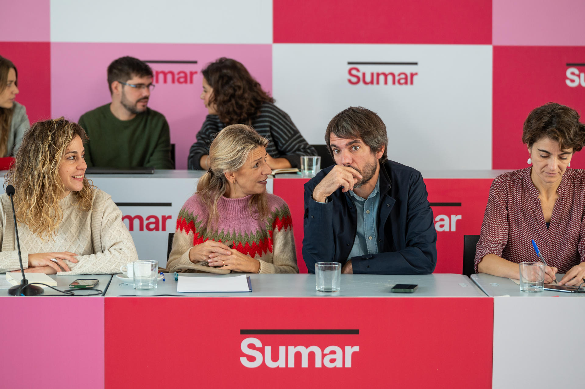 Imagen de noviembre de 2024 del portavoz de Sumar, Ernest Urtasun, y la vicepresidenta segunda y ministra de Trabajo, Yolanda Díaz, durante la reunión del grupo coordinador de la asamblea constituyente que el partido celebró el 14 y 15 de diciembre.EFE/ Fernando Villar