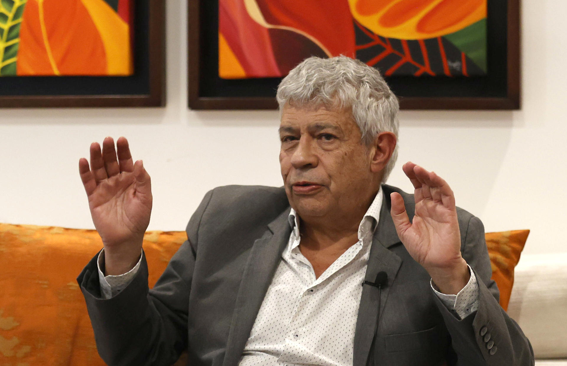 El filósofo y economista Jorge Iván González habla durante una entrevista con EFE este 5 de marzo de 2025, en Bogotá (Colombia). EFE/Mauricio Dueñas Castañeda
