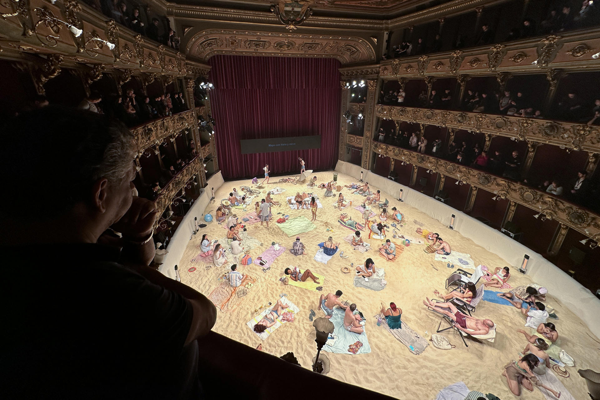 Un grupo de artistas participa en un ensayo del espectáculo Sun & Sea este 20 de marzo de 2025, en el teatro Colón de Bogotá (Colombia). EFE/ Carlos Ortega