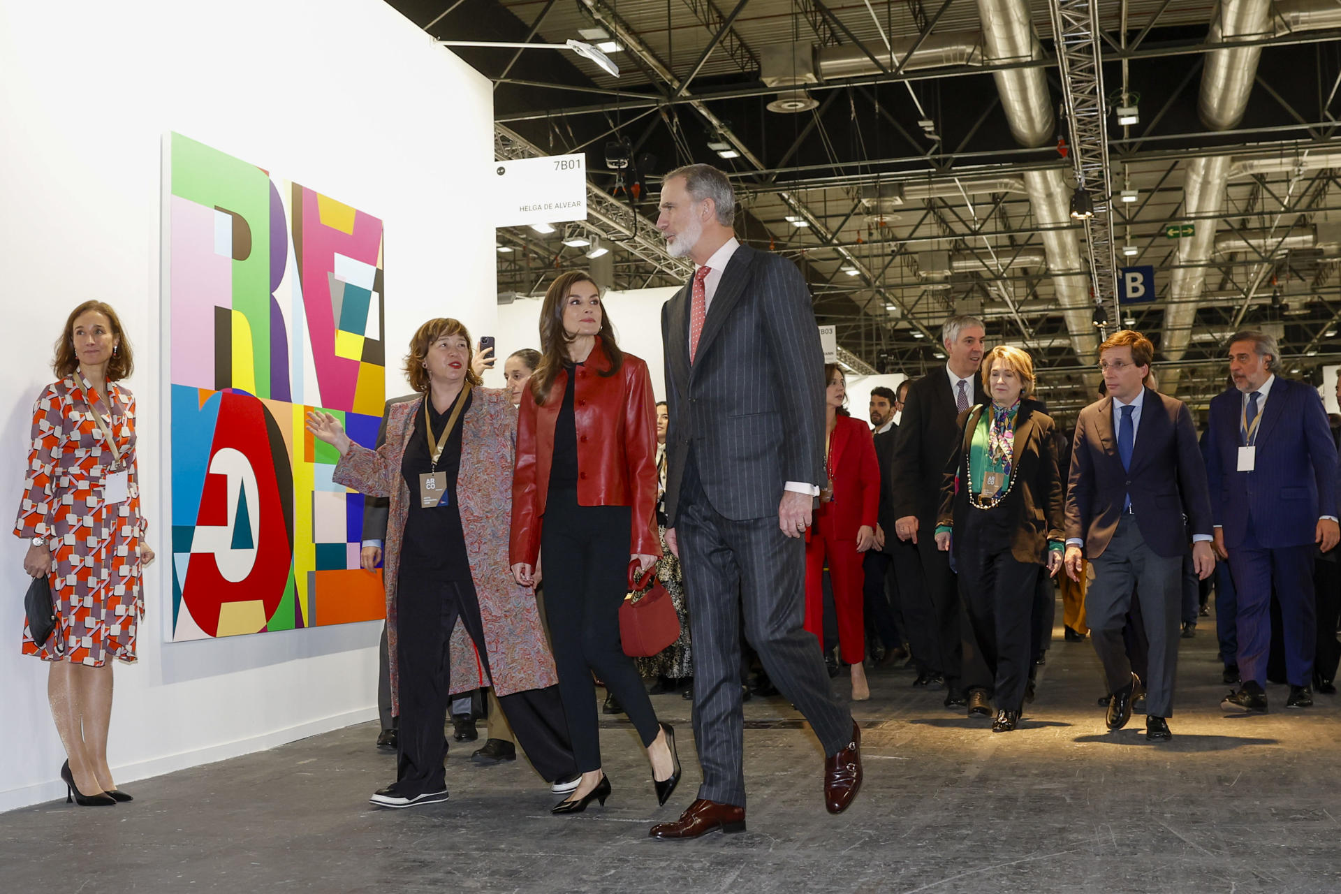 Los reyes Felipe VI (d) y Letizia (c) presiden este miércoles la inauguración de la 44 edición de la Feria Internacional de Arte Contemporáneo, ARCO, que se celebra en el recinto de IFEMA de Madrid. EFE/Juanjo Martín