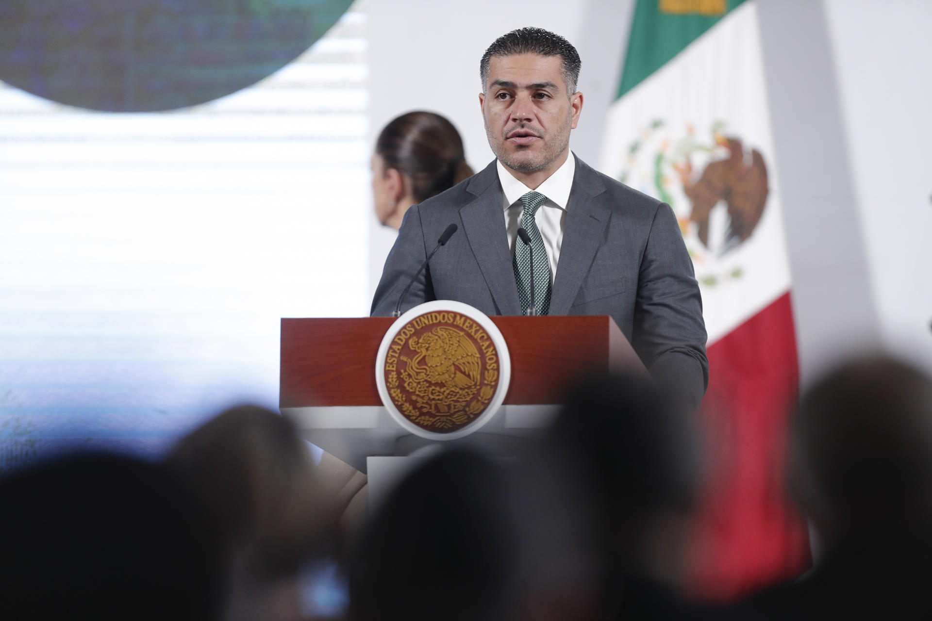 El secretario de Seguridad y Protección Ciudadana, Omar García Harfuch, habla durante una rueda de prensa este martes, en el Palacio Nacional en Ciudad de México (México). EFE/ Isaac Esquivel