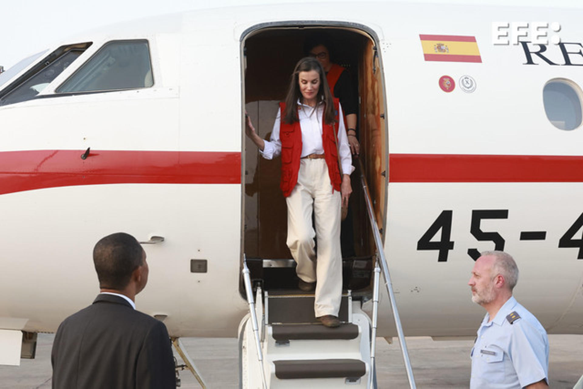 La reina Letizia llega este lunes al aeropuerto internacional Nelson Mandela de Praia, en Cabo Verde, para conocer la labor que desarrolla la cooperación española en este archipiélago, una prioridad de la acción exterior de España en África subsahariana. EFE/ Casa De S.M. El Rey / José Jiménez SÓLO USO EDITORIAL / SÓLO DISPONIBLE PARA ILUSTRAR LA NOTICIA QUE ACOMPAÑA (CRÉDITO OBLIGATORIO)