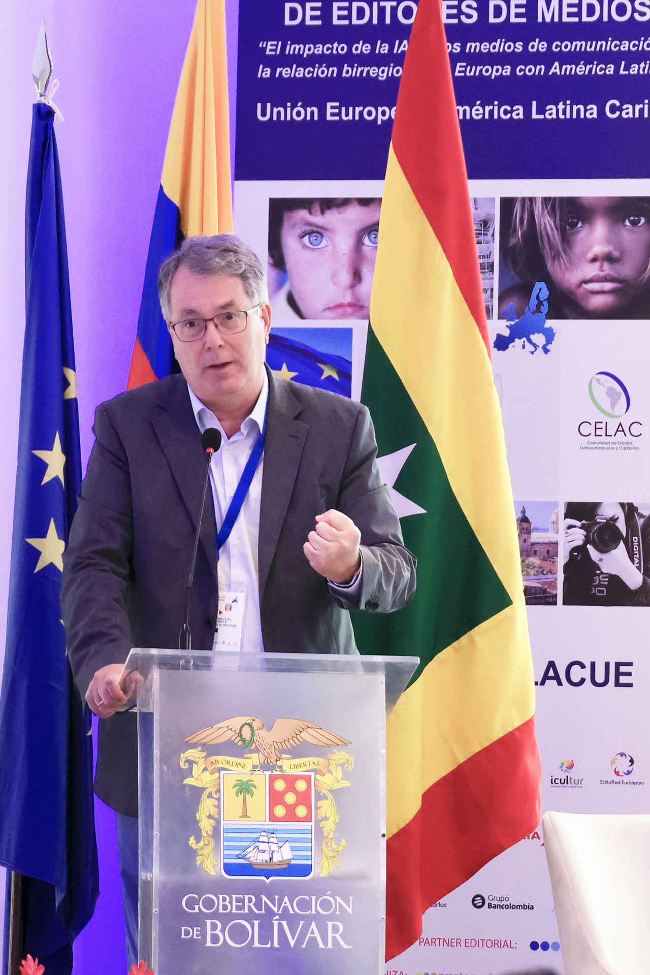 El eurodiputado del Partido Popular Europeo y coordinador de política de Seguridad y Defensa en la Eurocámara, Nicolás Pascual de la Parte, habla este 19 de marzo de 2025, en Cartagena (Colombia). EFE/ Ricardo Maldonado Rozo