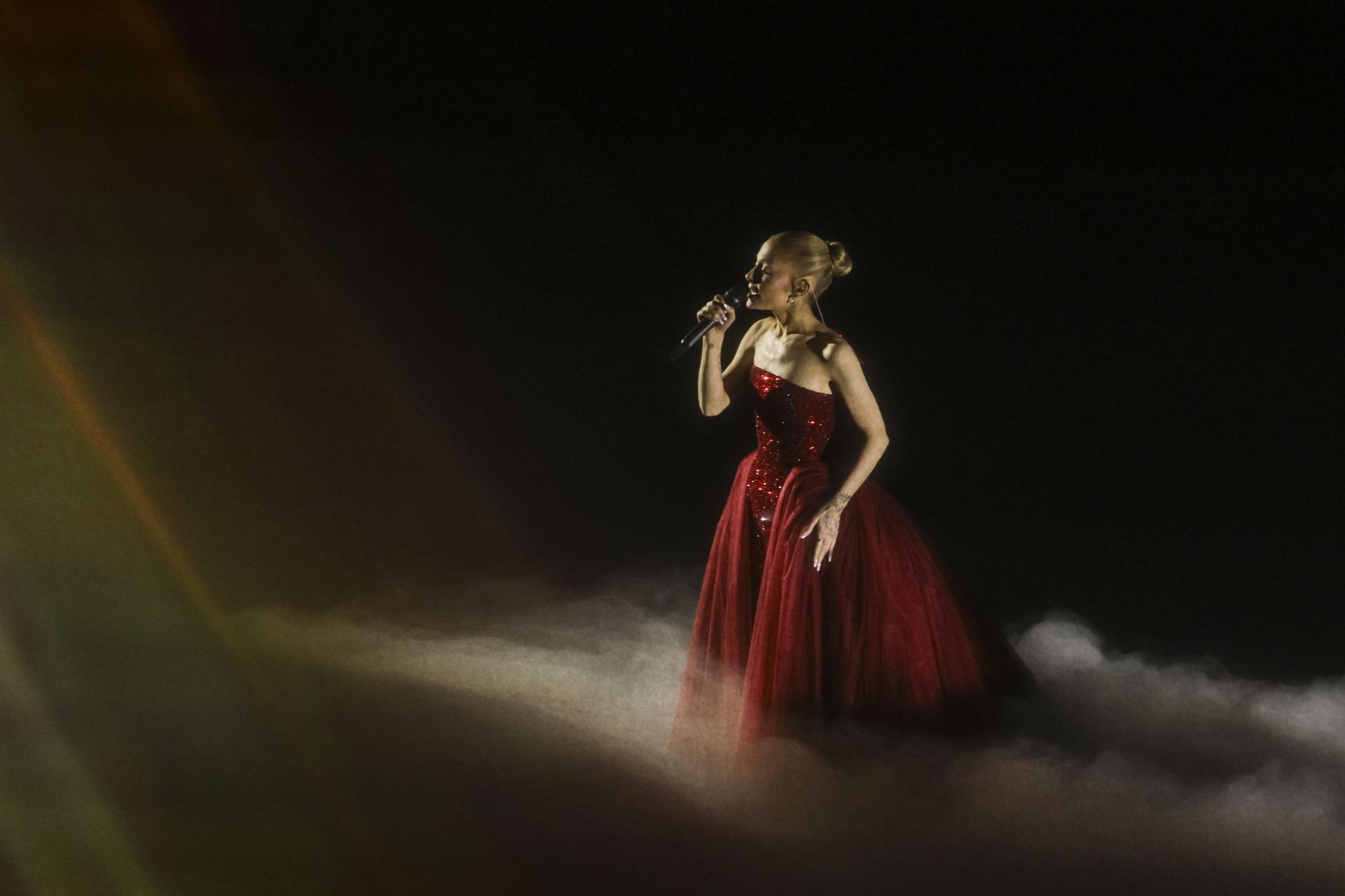 Fotografía de archivo del 2 de Marzo de 2025 de Ariana Grande cantando durante la 97ª ceremonia anual de los Oscar en el Dolby Theatre en Los Ángeles (Estados Unidos). EFE/ALLISON DINNER