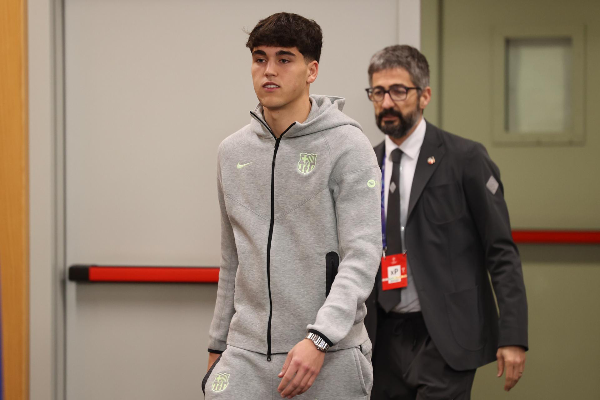 El defensa del Barcelona Pau Cubarsí. EFE/EPA/MANUEL DE ALMEIDA