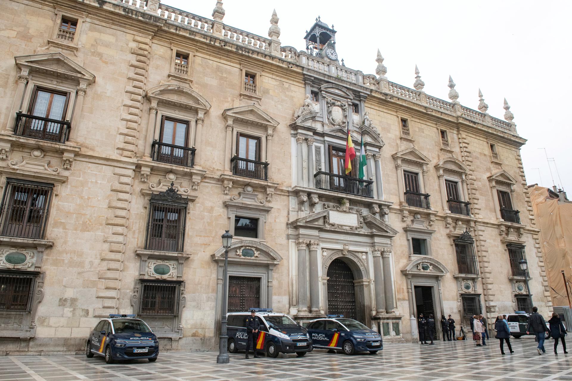 Imagen de archivo de la fachada del edificio del Tribunal Superior de Justicia de Andalucía y de la Audiencia Provincial de Granada. EFE/Miguel Ángel Molina/Archivo