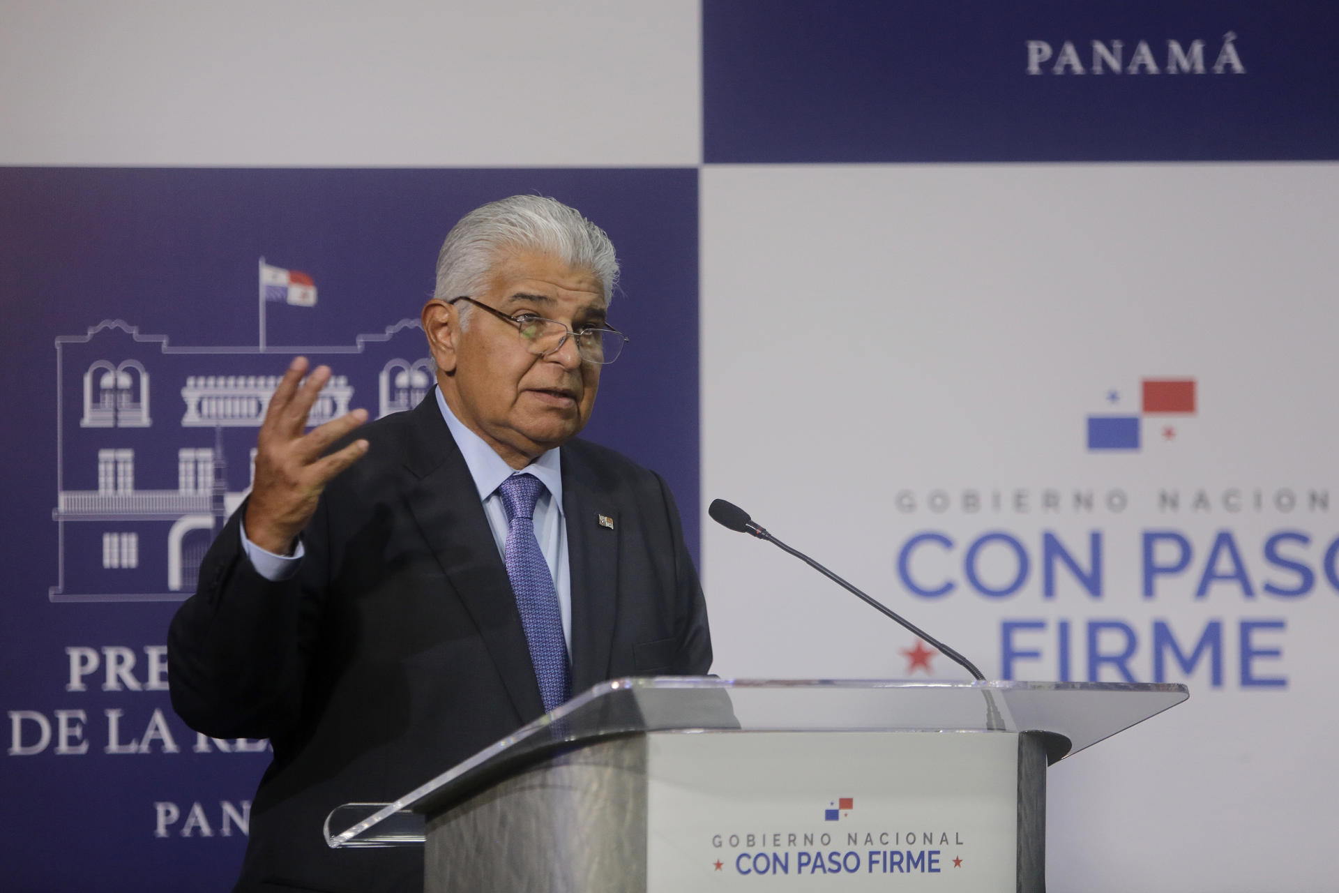 El presidente de Panamá, José Raúl Mulino, habla en una rueda de prensa este 20 de marzo de 2025, en el Palacio de las Garzas en Ciudad de Panamá (Panamá). EFE/ Carlos Lemos