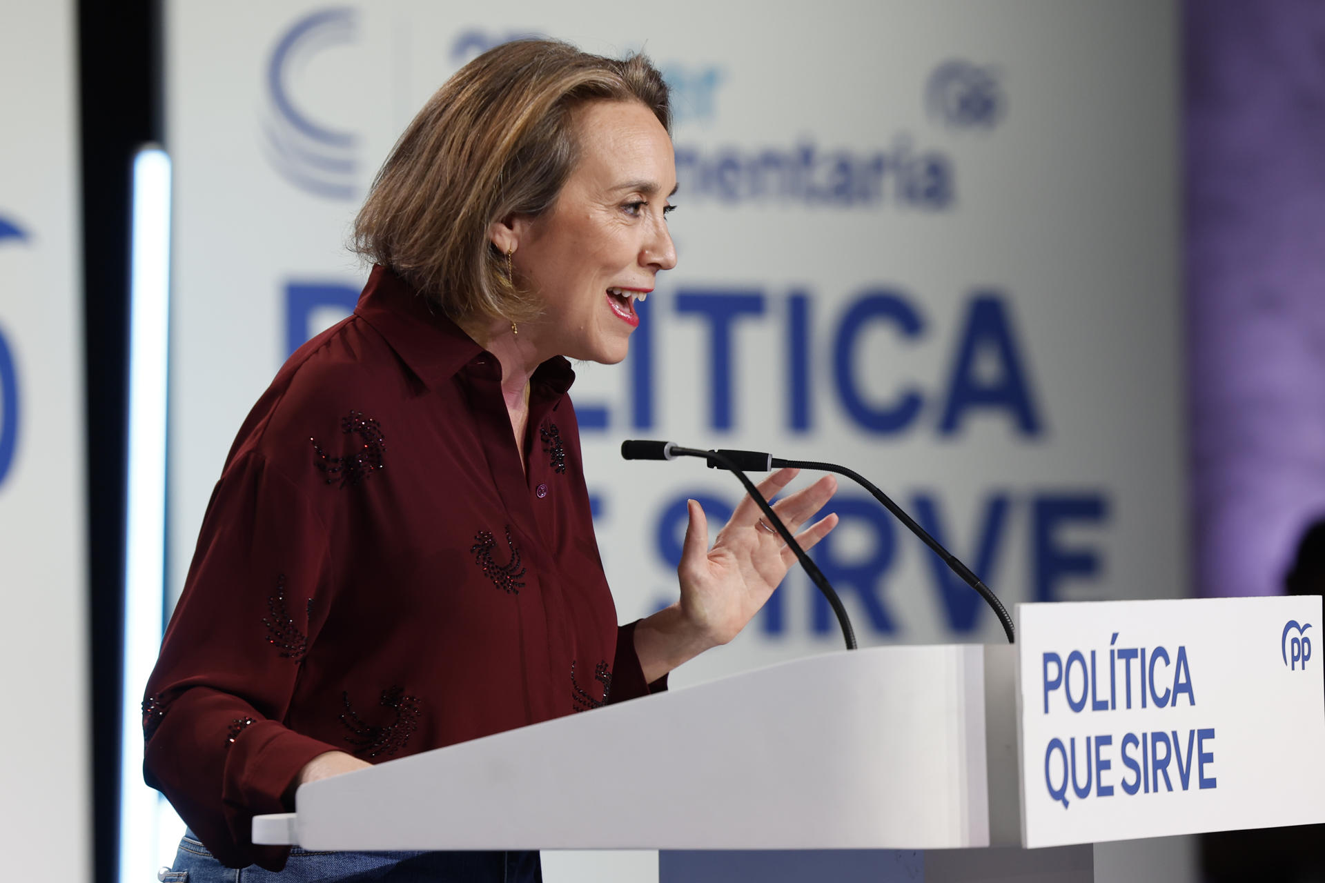 La secretaria general del Partido Popular, Cuca Gamarra, durante la interparlamentaria del partido, celebrada este sábado en Sevilla. EFE/Julio Muñoz