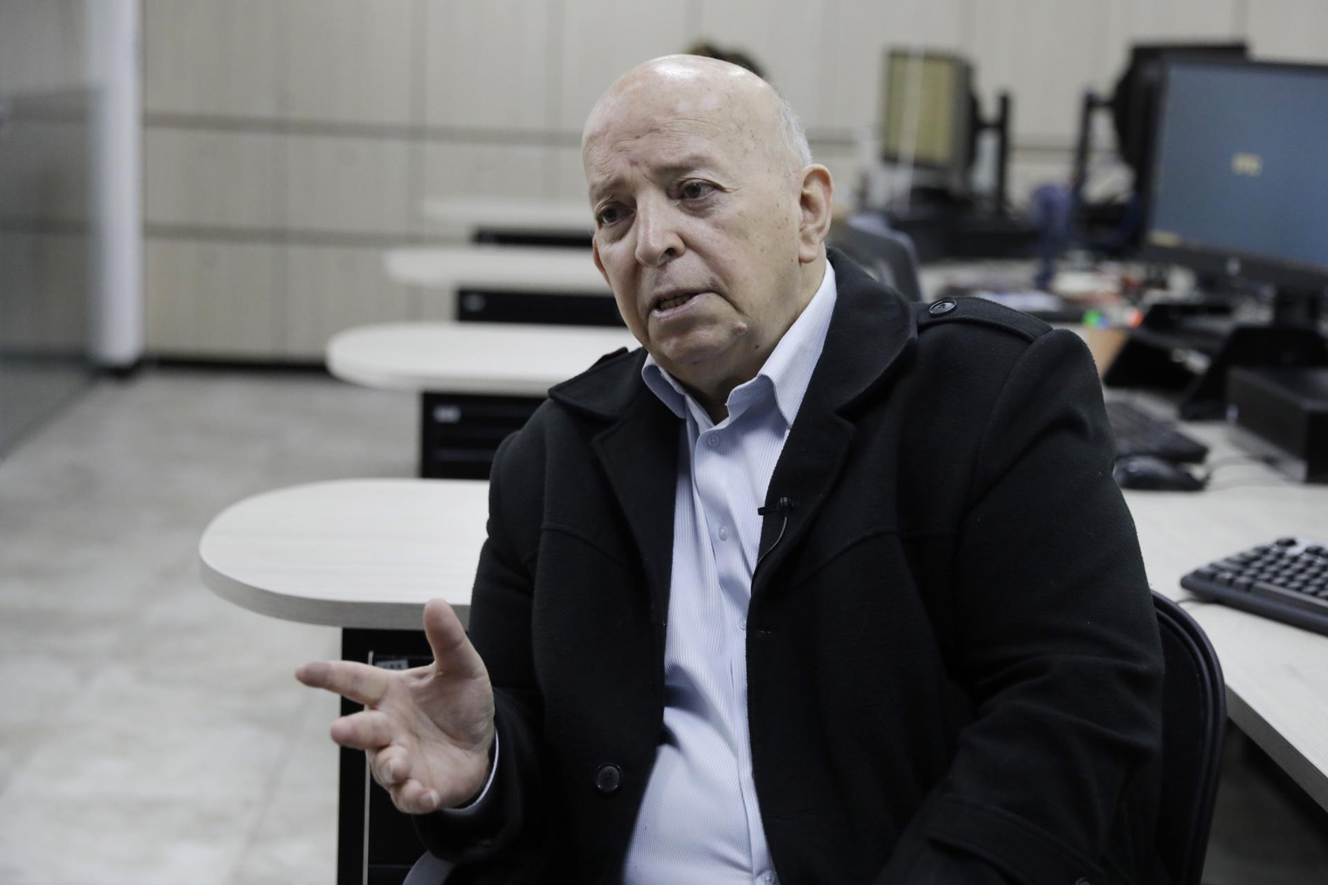 Fotografía de archivo en la que se registró al consejero comisionado para la Paz de Colombia, Otty Patiño, durante una entrevista con EFE, en Bogotá (Colombia). EFE/Carlos Ortega