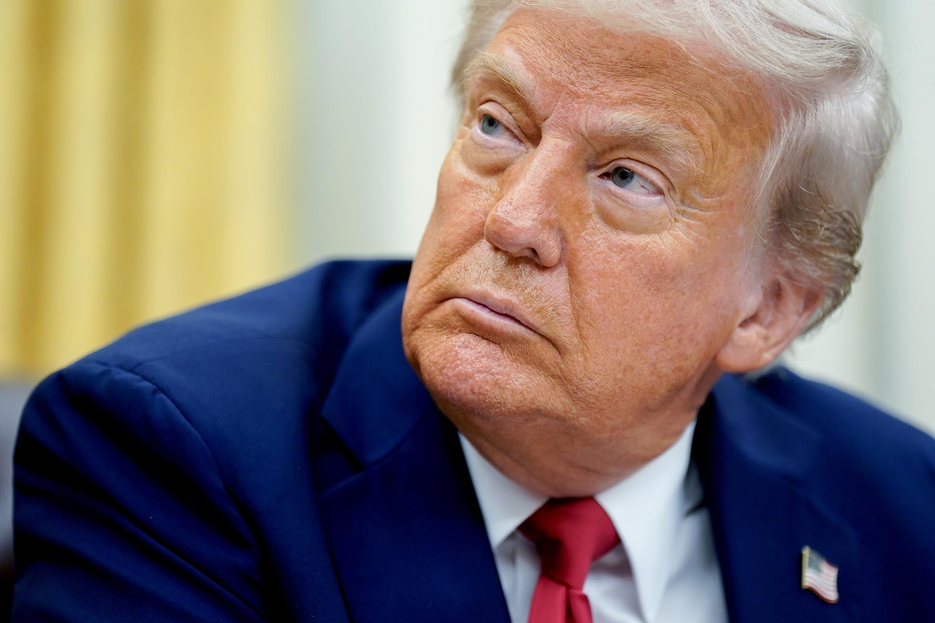 El presidente de Estados Unidos, Donald Trump, este lunes en el Salón Oval de la Casa Blanca. EFE/EPA/ALEXANDER DRAGO / POOL